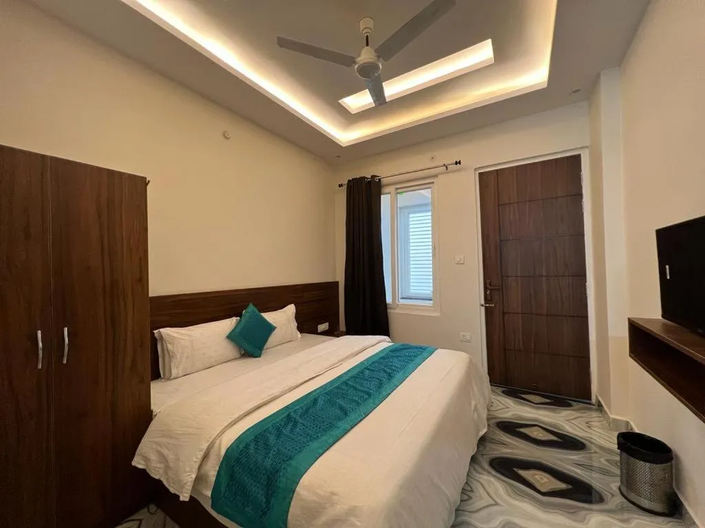 Bed in Hotel Yog Safari, Behind Parmarth Niketan