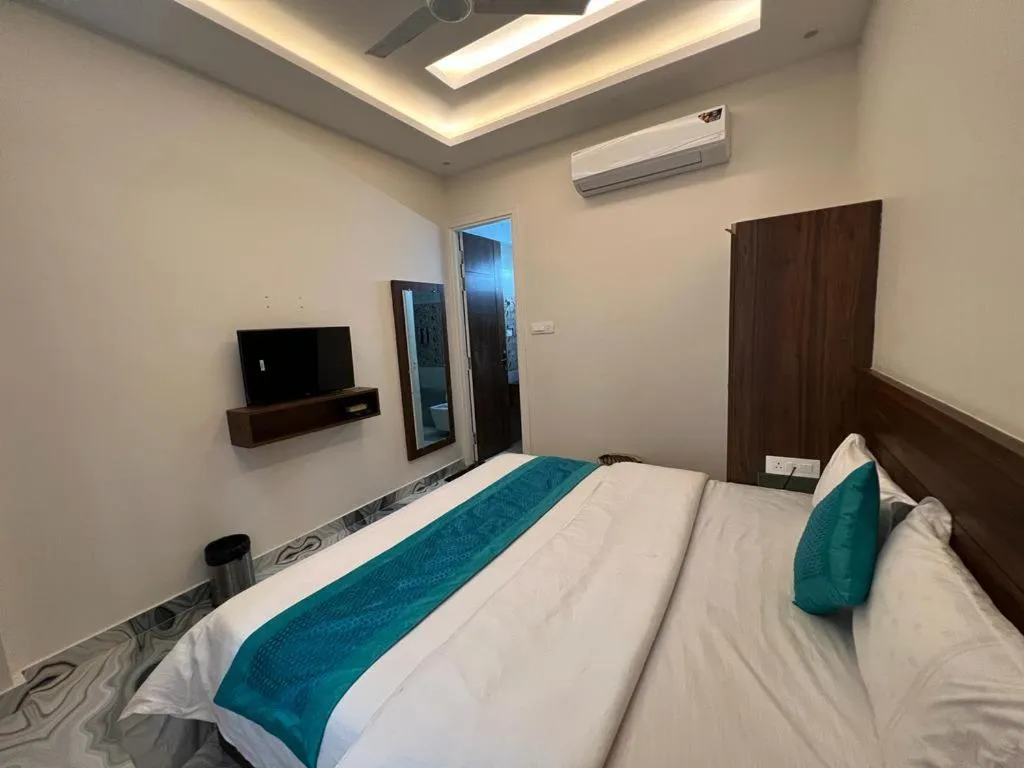 Bed in Hotel Yog Safari, Behind Parmarth Niketan