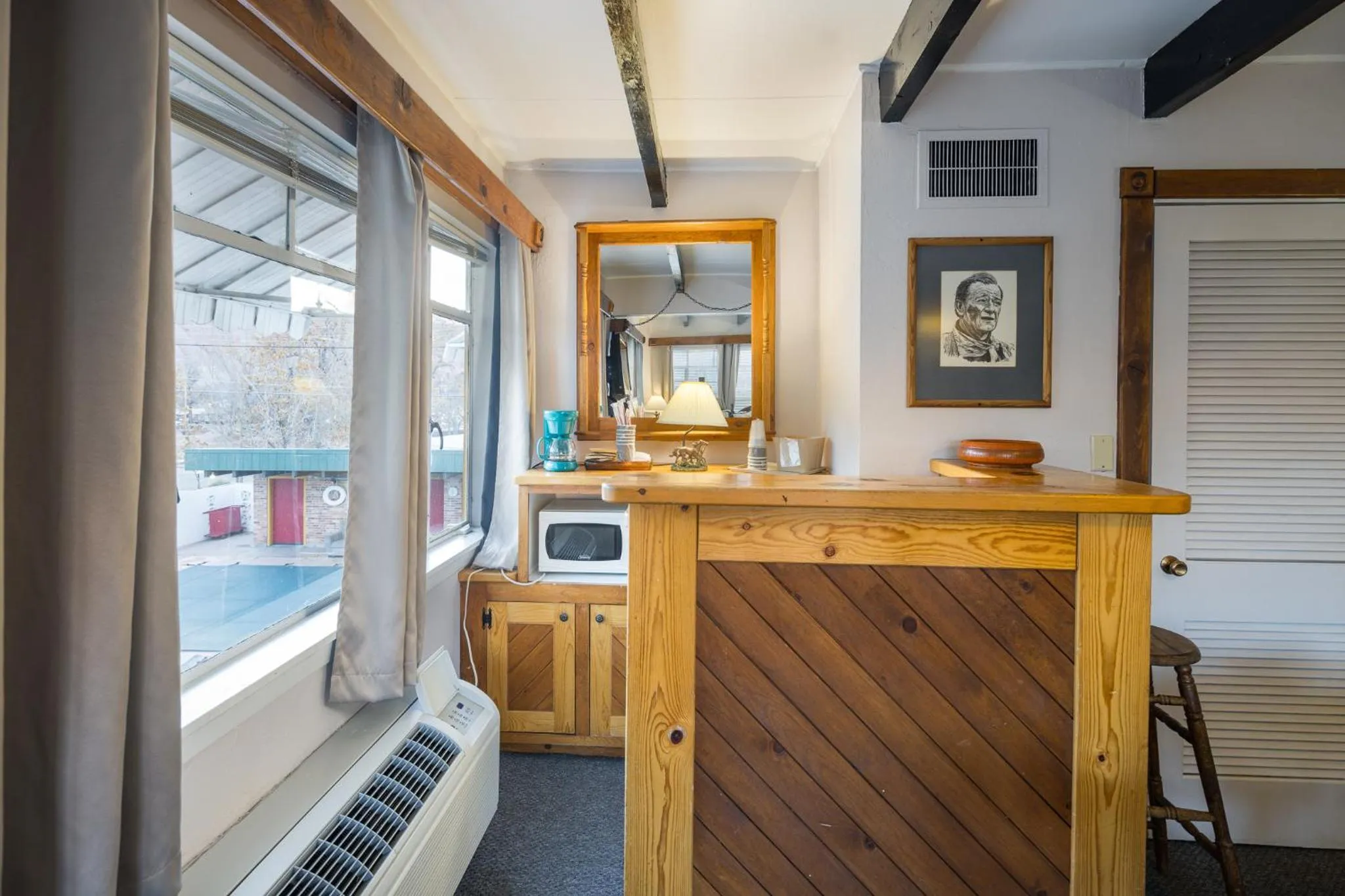 Lounge or bar in Apache Motel