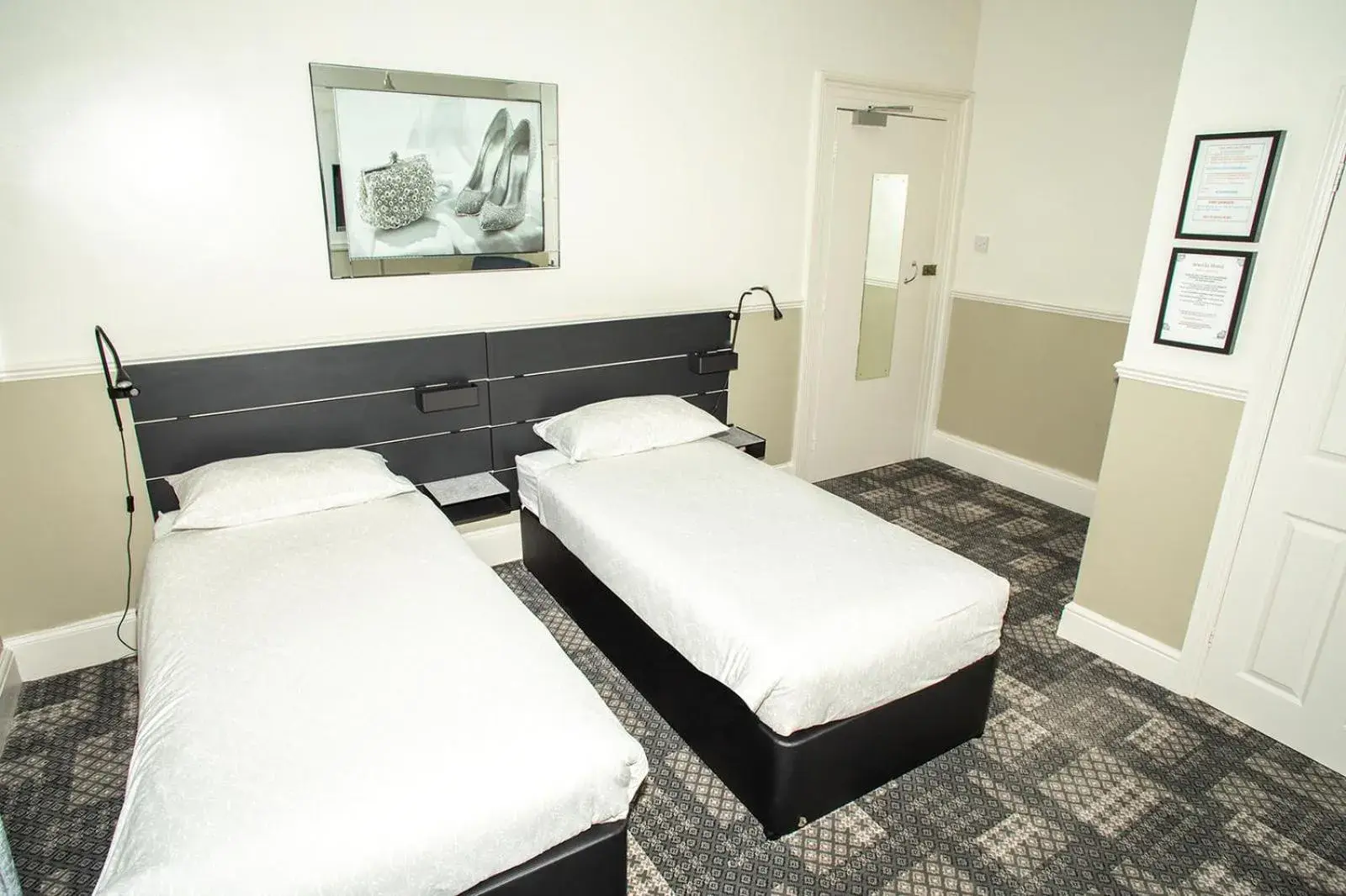 Twin Room en suite - single occupancy in Jewells Guest Accommodation Twin Room en suite - single occupancy in Jewells Guest Accommodation