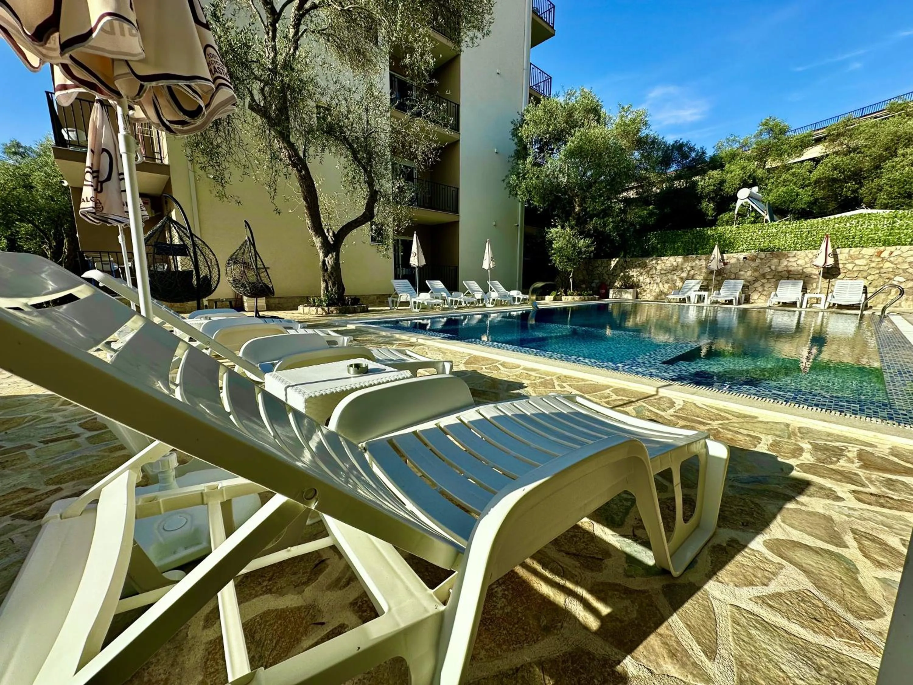 Day in Akhdar Apartments