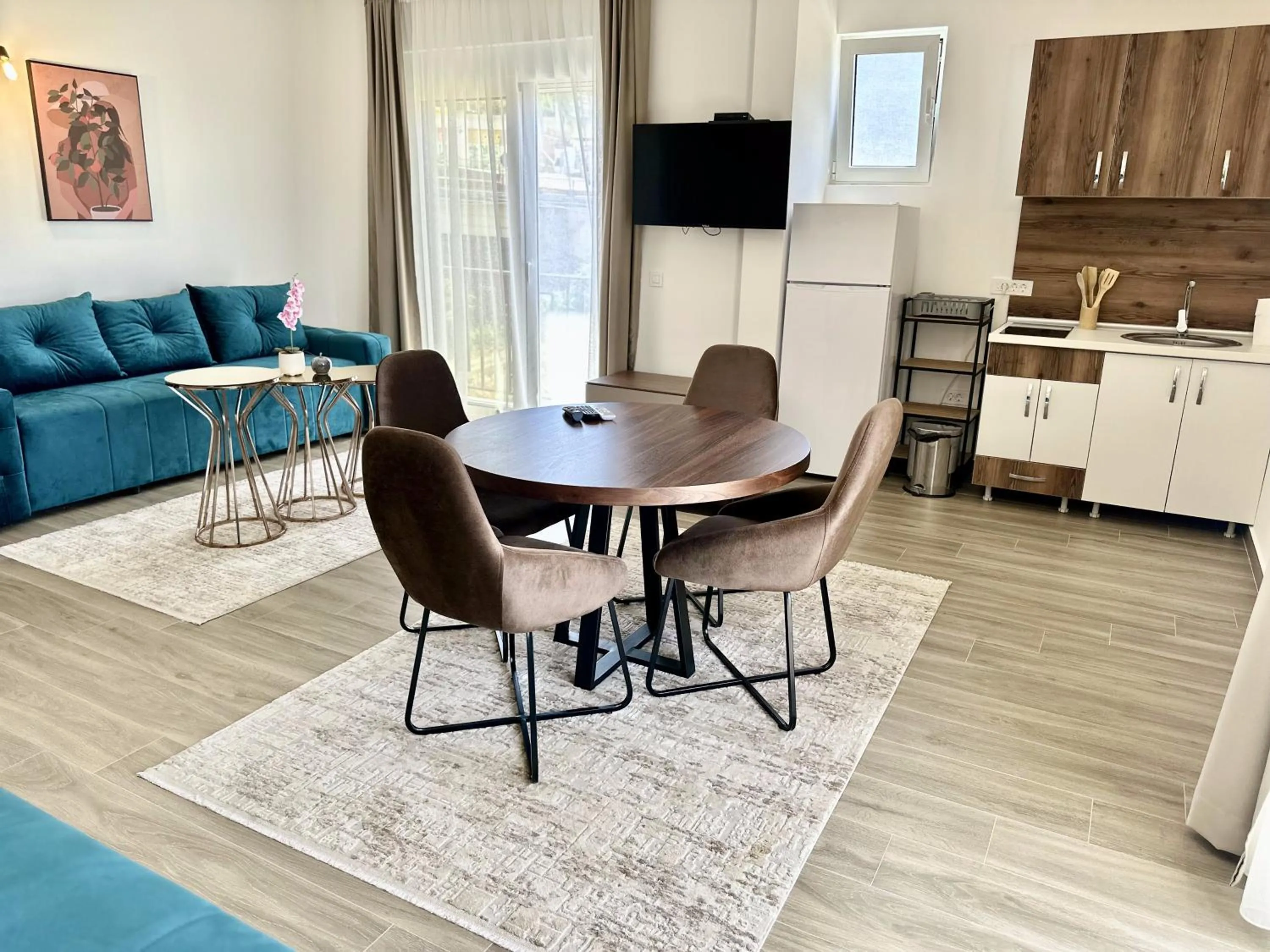 TV and multimedia in Akhdar Apartments