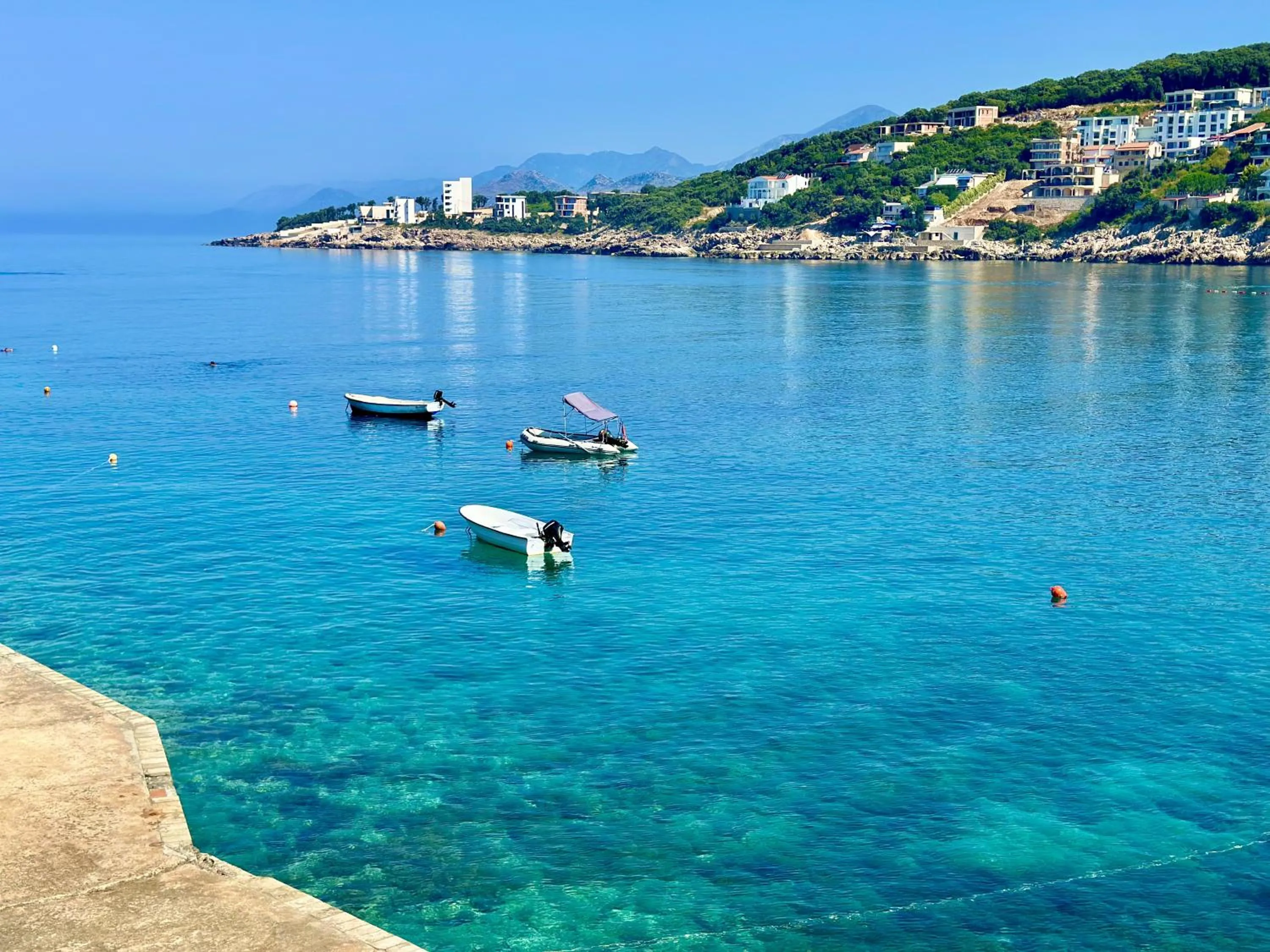 Day in Akhdar Apartments