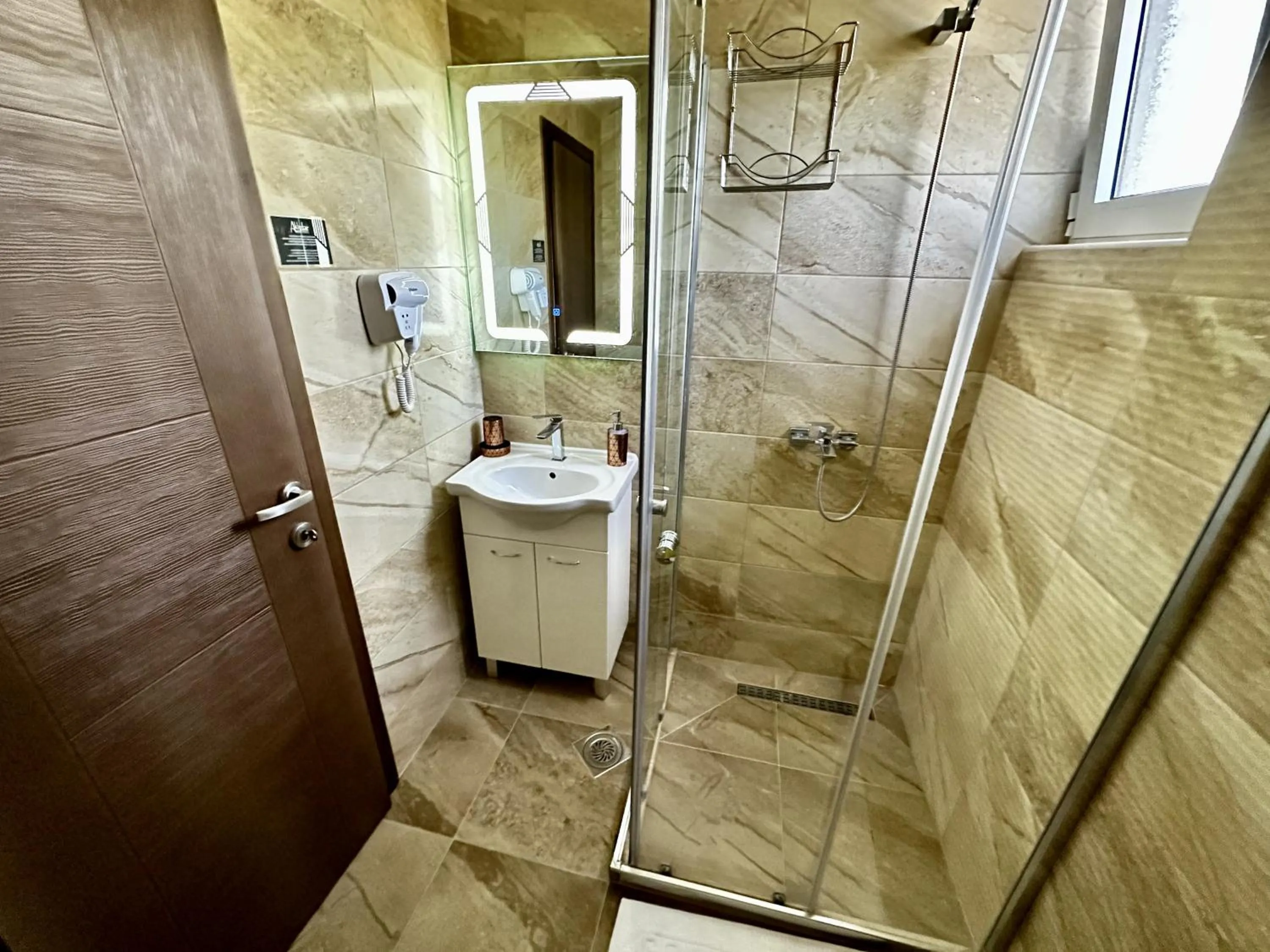Shower in Akhdar Apartments