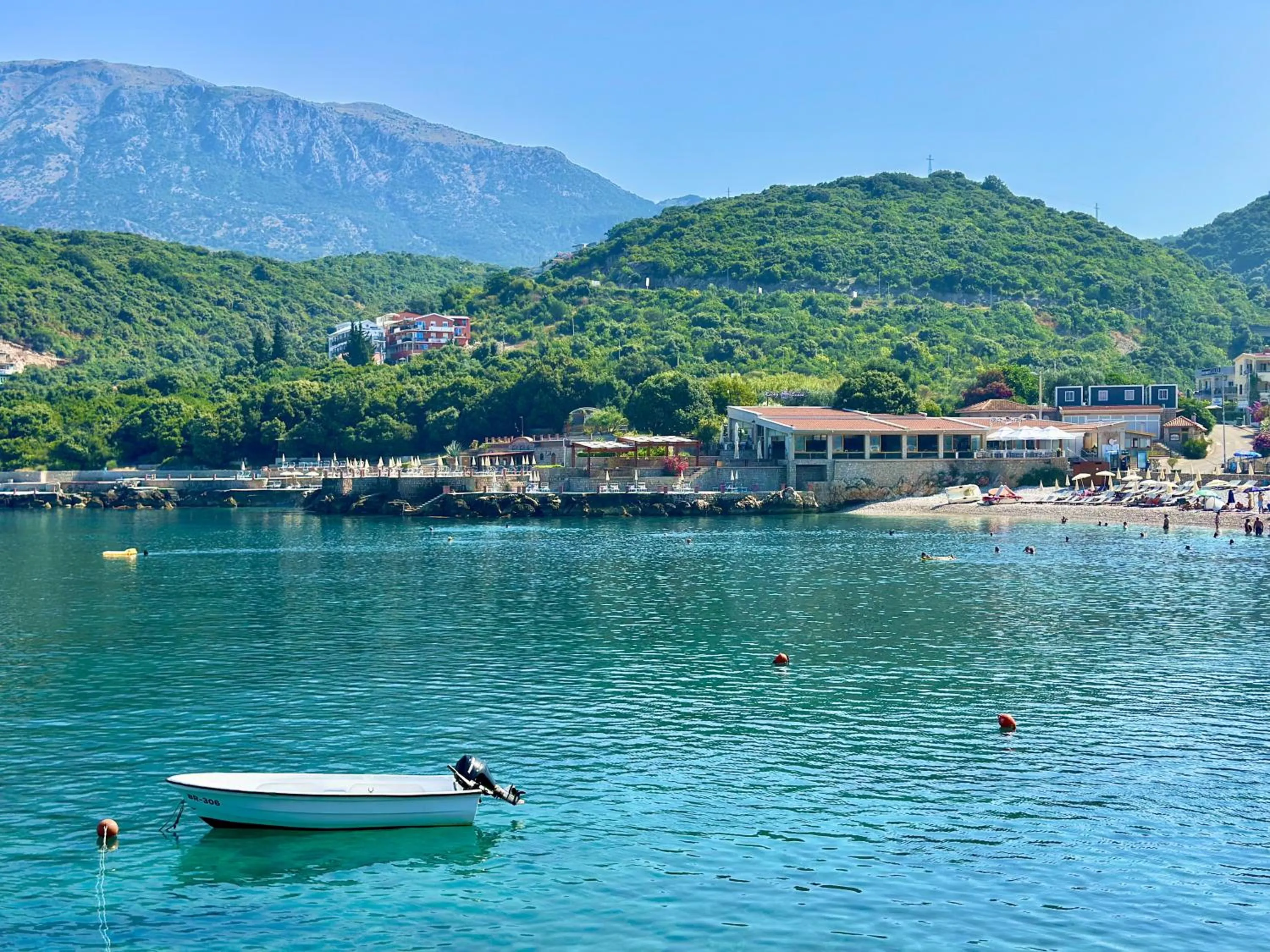 Day in Akhdar Apartments