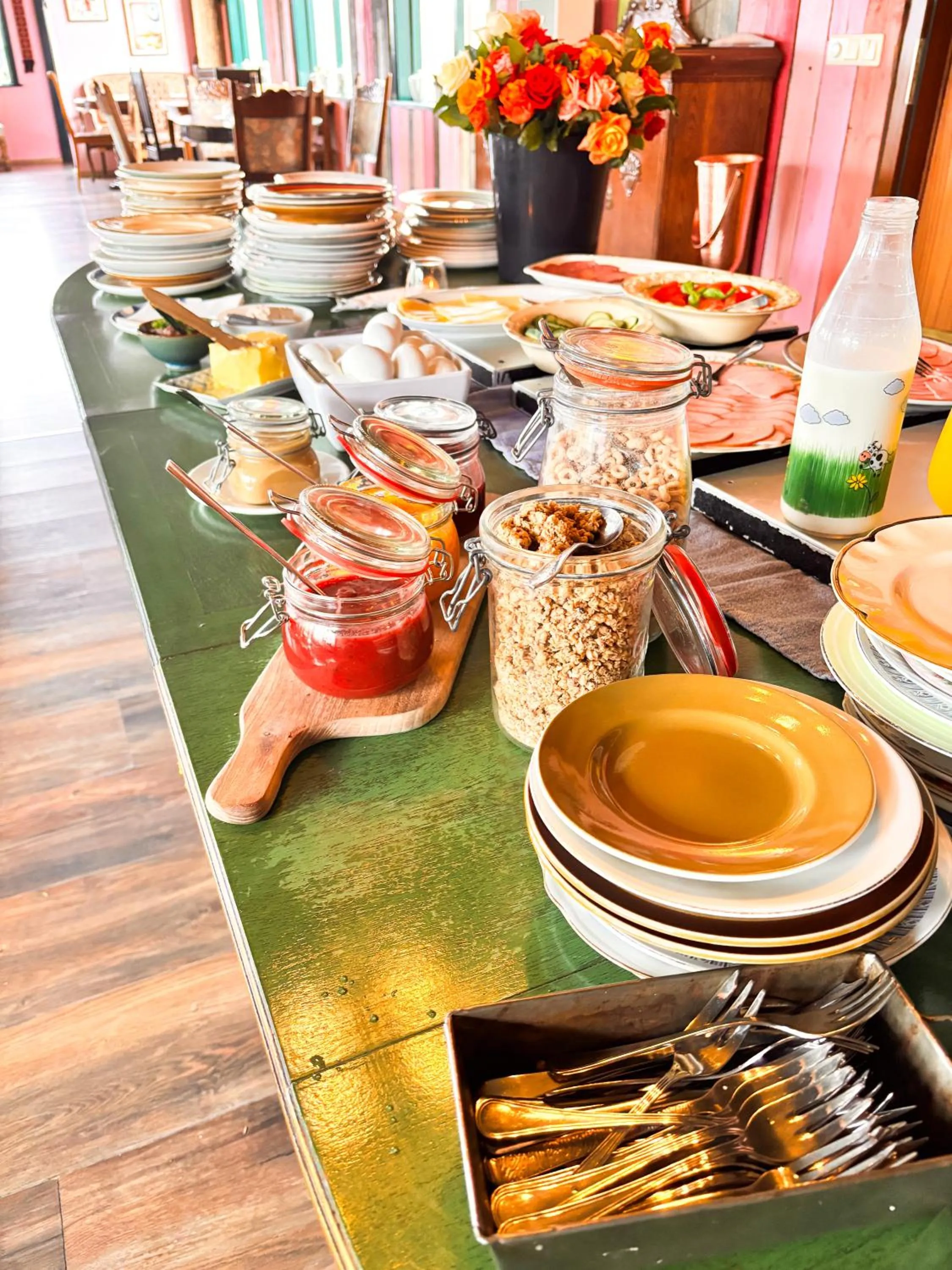 Buffet breakfast in Hotel Brú countryside