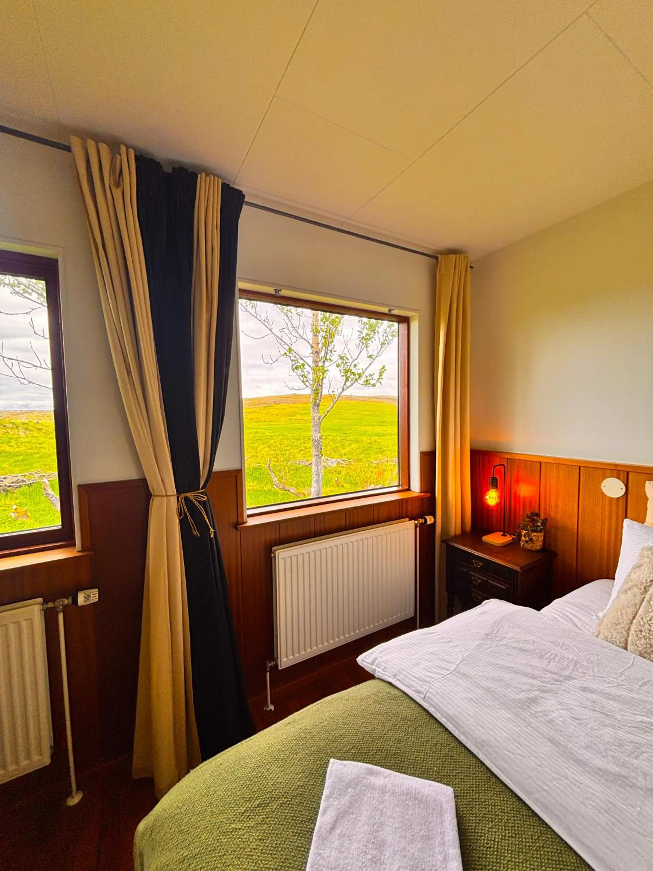 Bed in Hotel Brú countryside