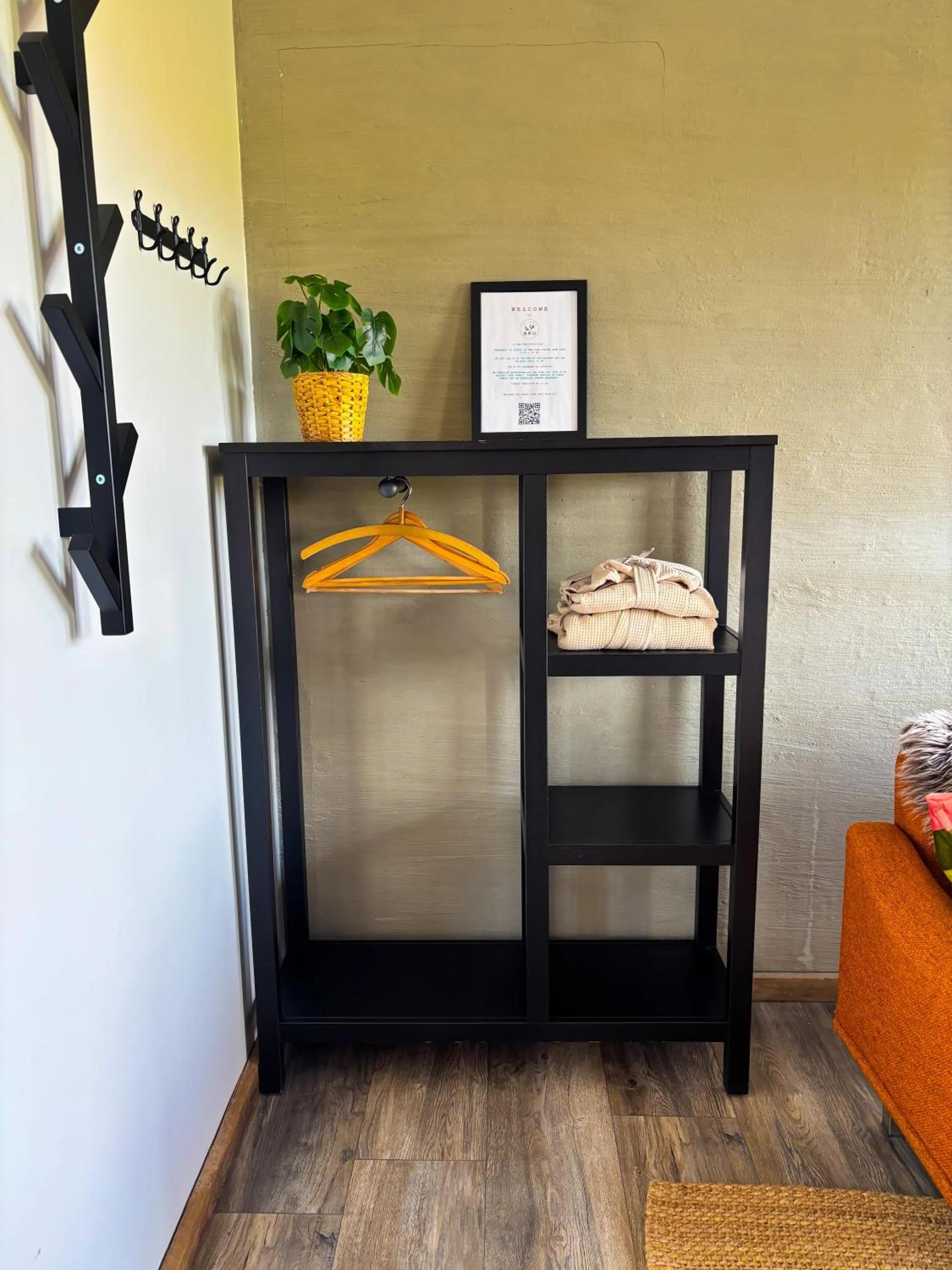 wardrobe in Hotel Brú countryside