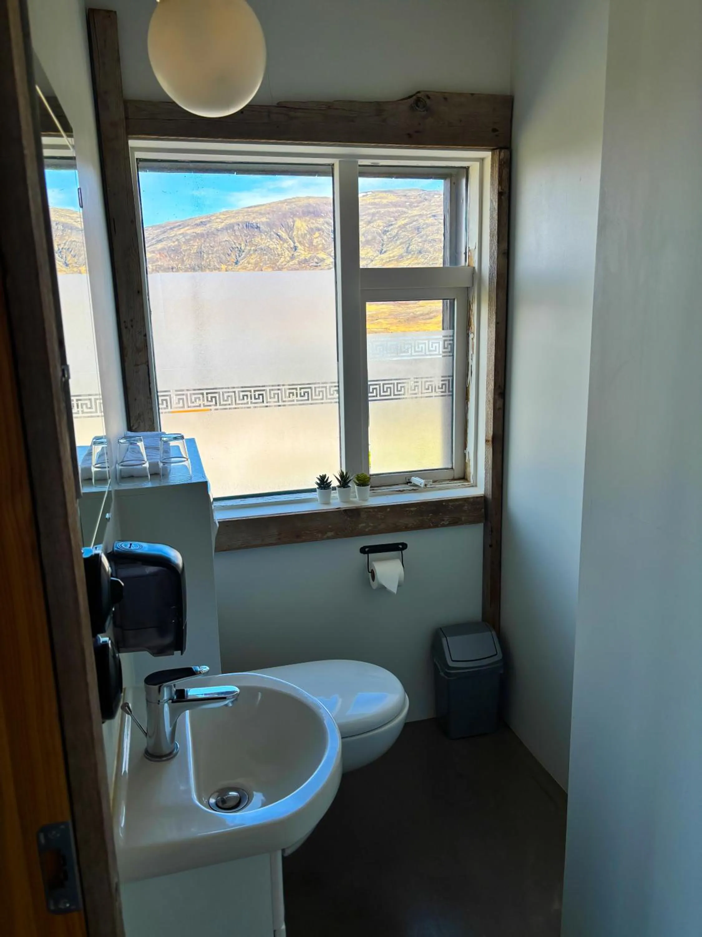 Toilet in Hotel Brú countryside