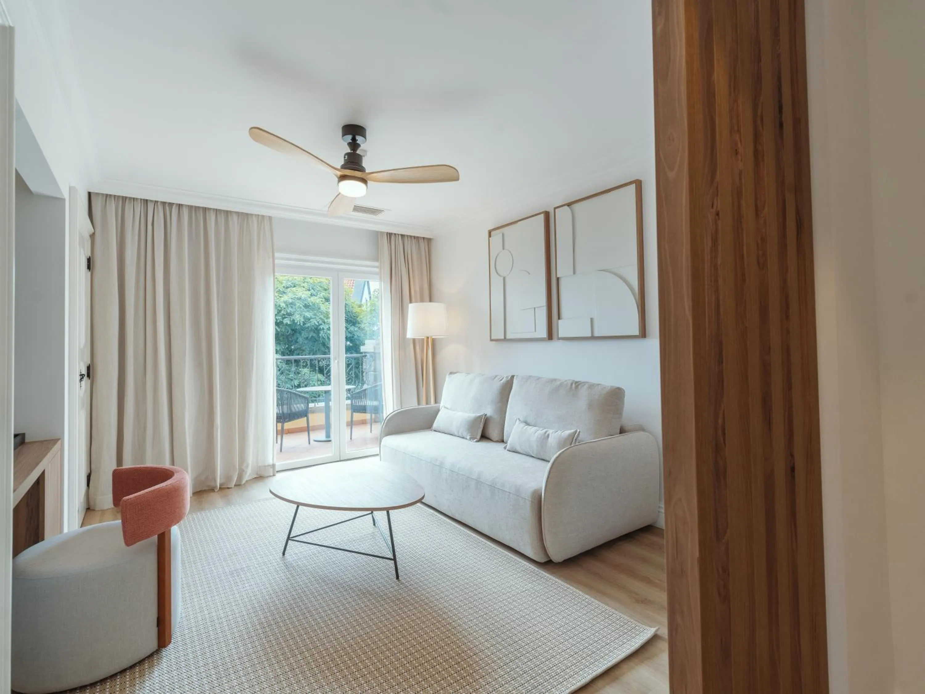 Living room, Bed in Dreams Madeira Resort Spa & Marina