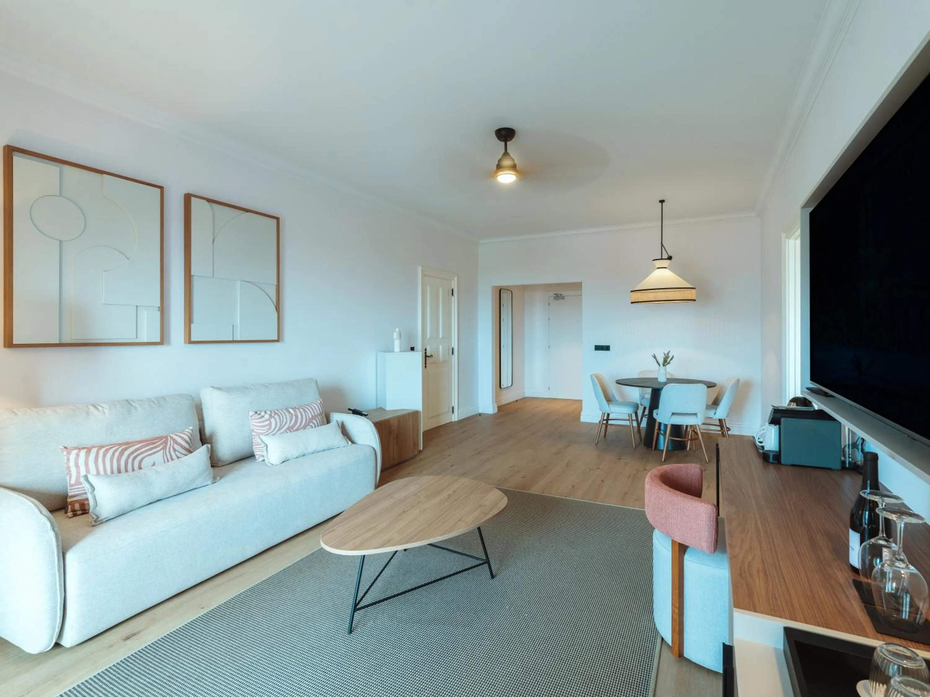 TV and multimedia in Dreams Madeira Resort Spa & Marina