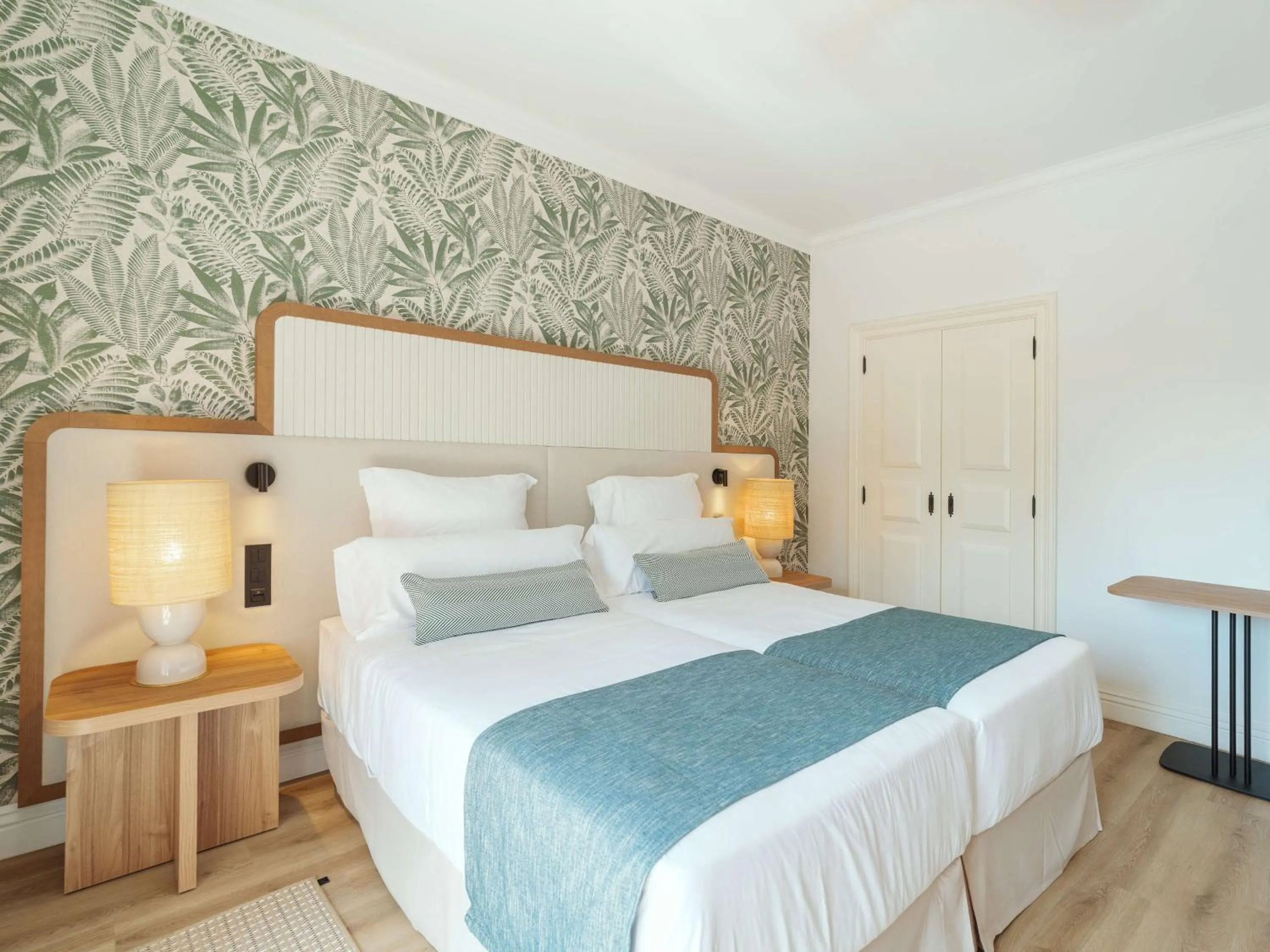 Photo of the whole room, Bed in Dreams Madeira Resort Spa & Marina