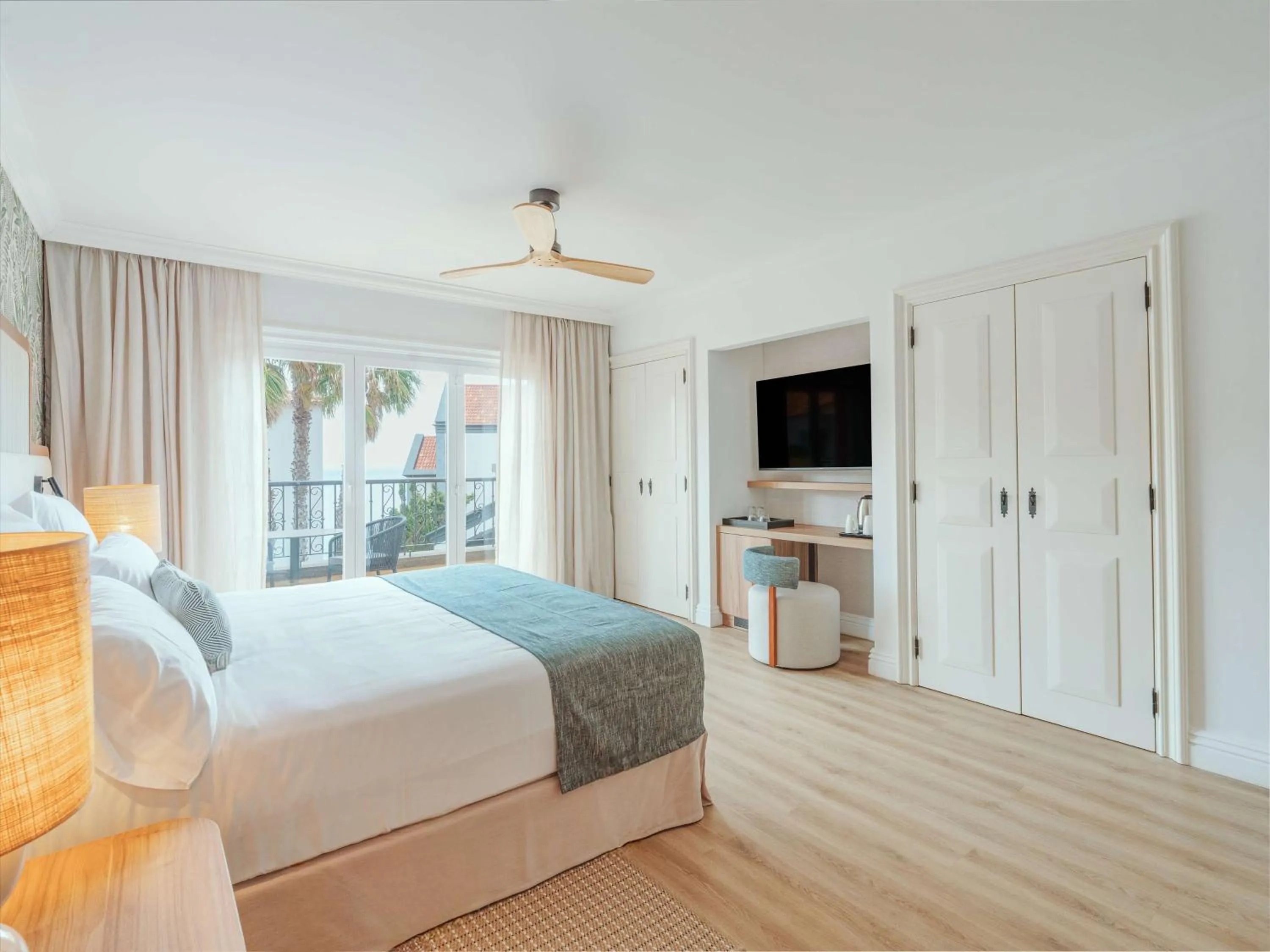 Photo of the whole room, Bed in Dreams Madeira Resort Spa & Marina