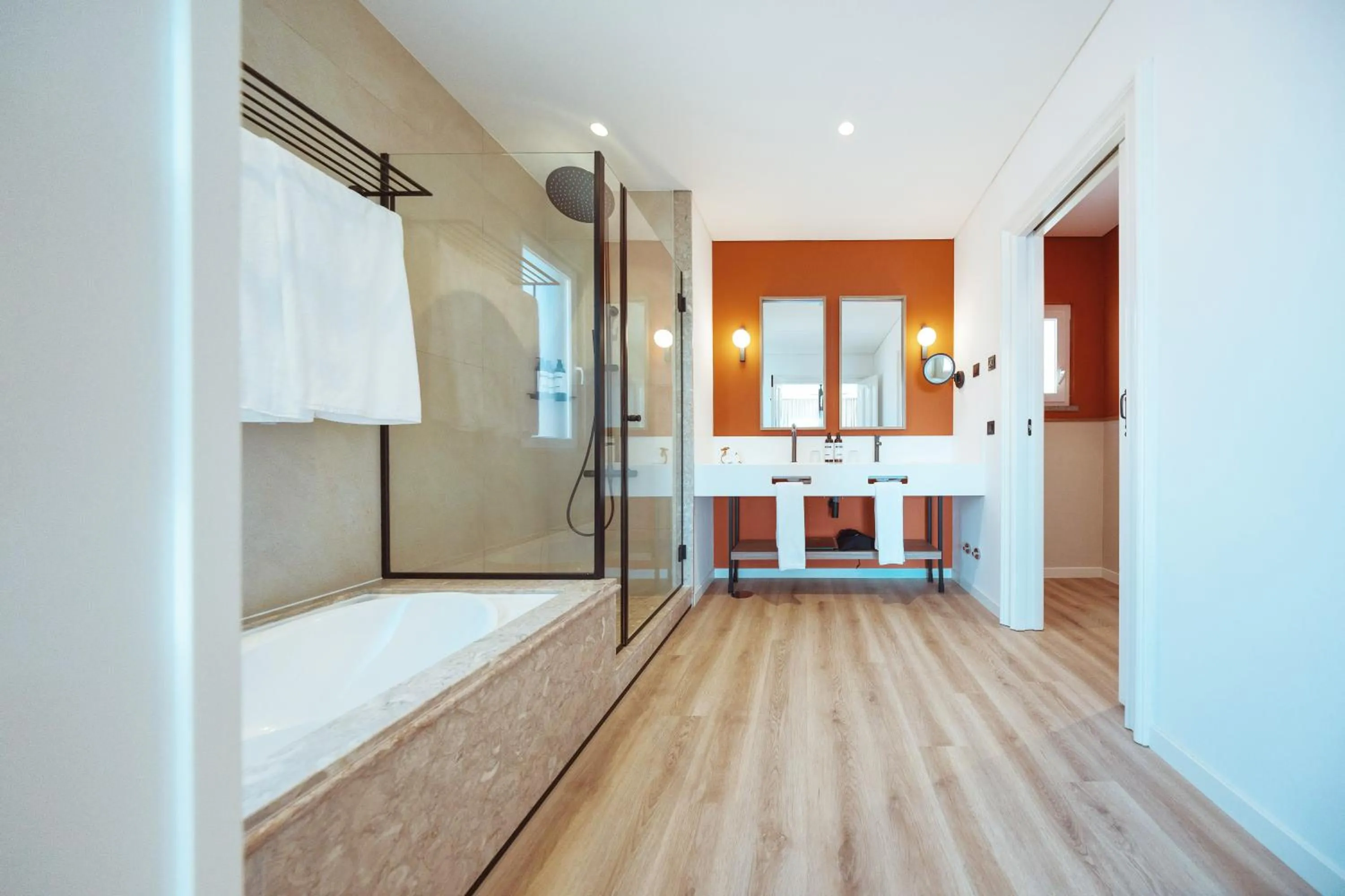 Shower, Bed in Dreams Madeira Resort Spa & Marina