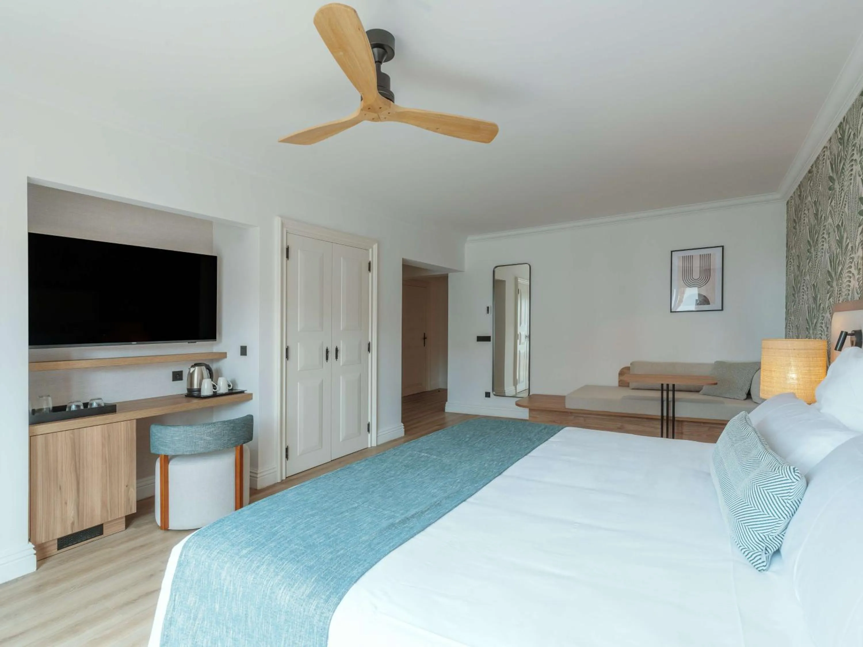 Photo of the whole room, Bed in Dreams Madeira Resort Spa & Marina