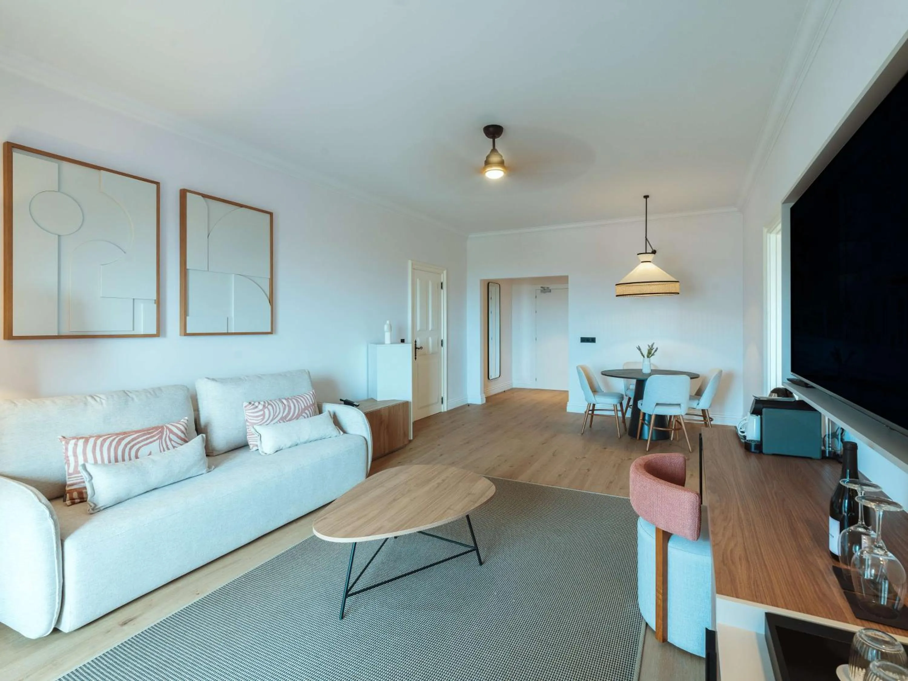 Photo of the whole room in Dreams Madeira Resort Spa & Marina