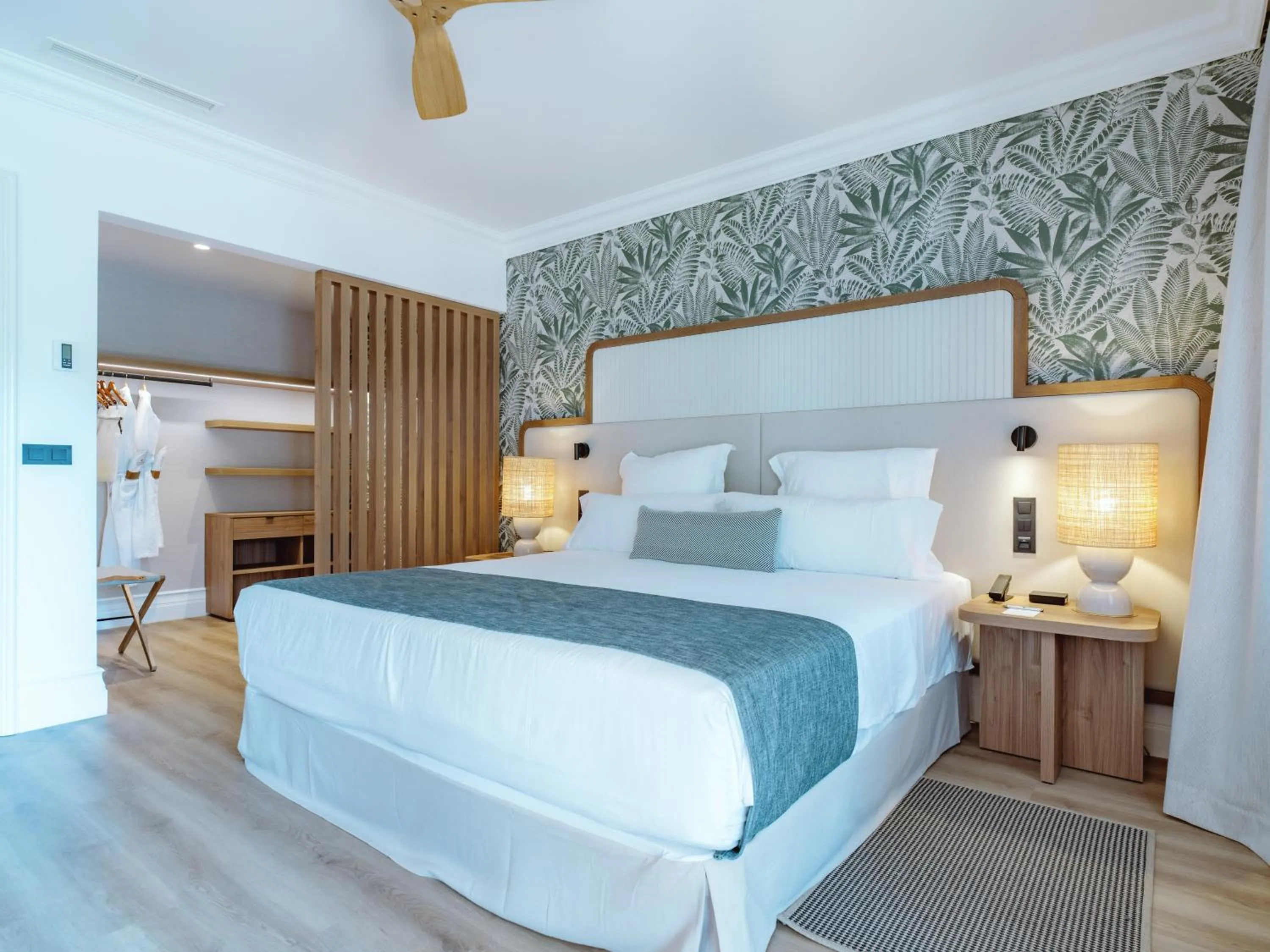 Bedroom, Bed in Dreams Madeira Resort Spa & Marina