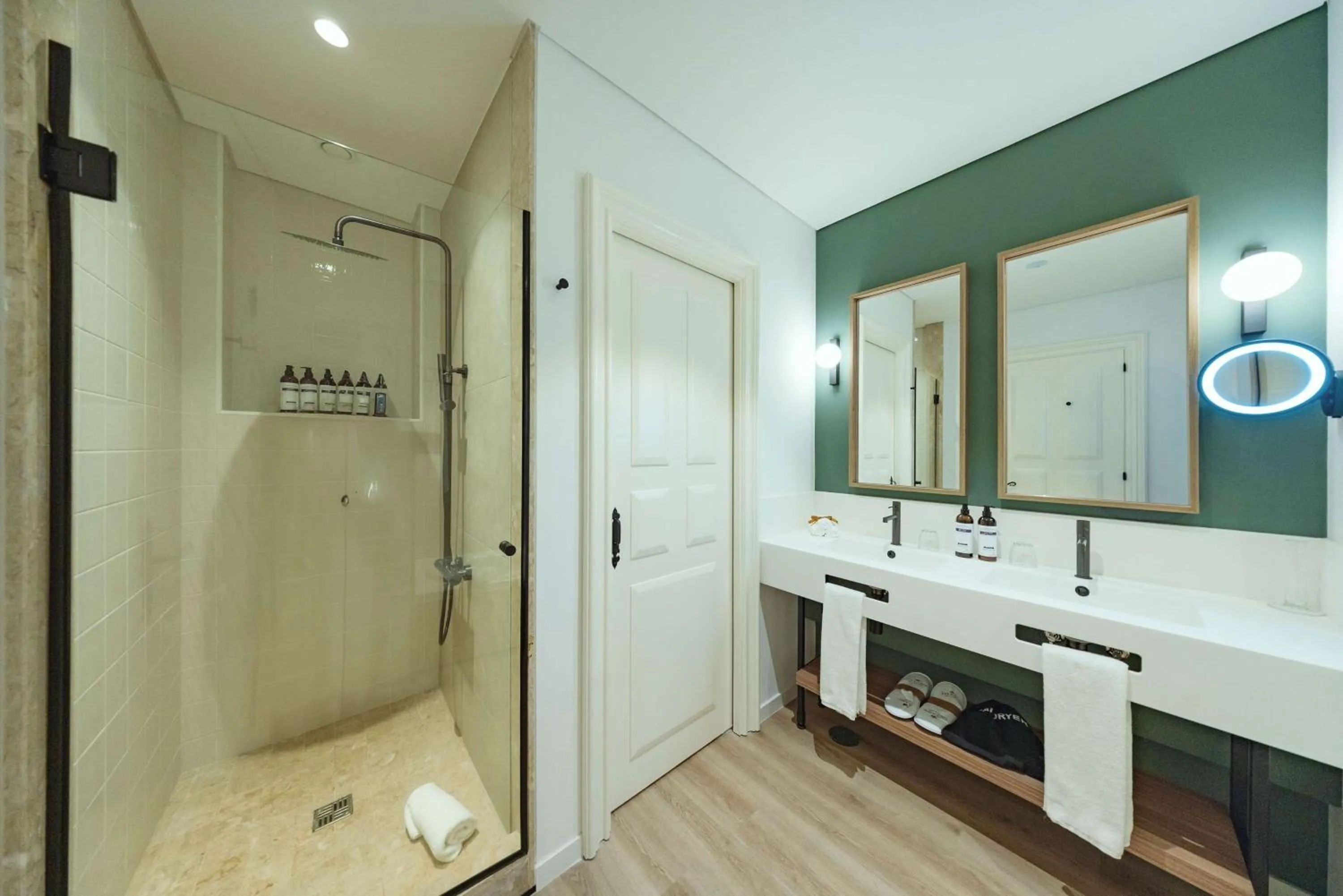 Bathroom in Dreams Madeira Resort Spa & Marina