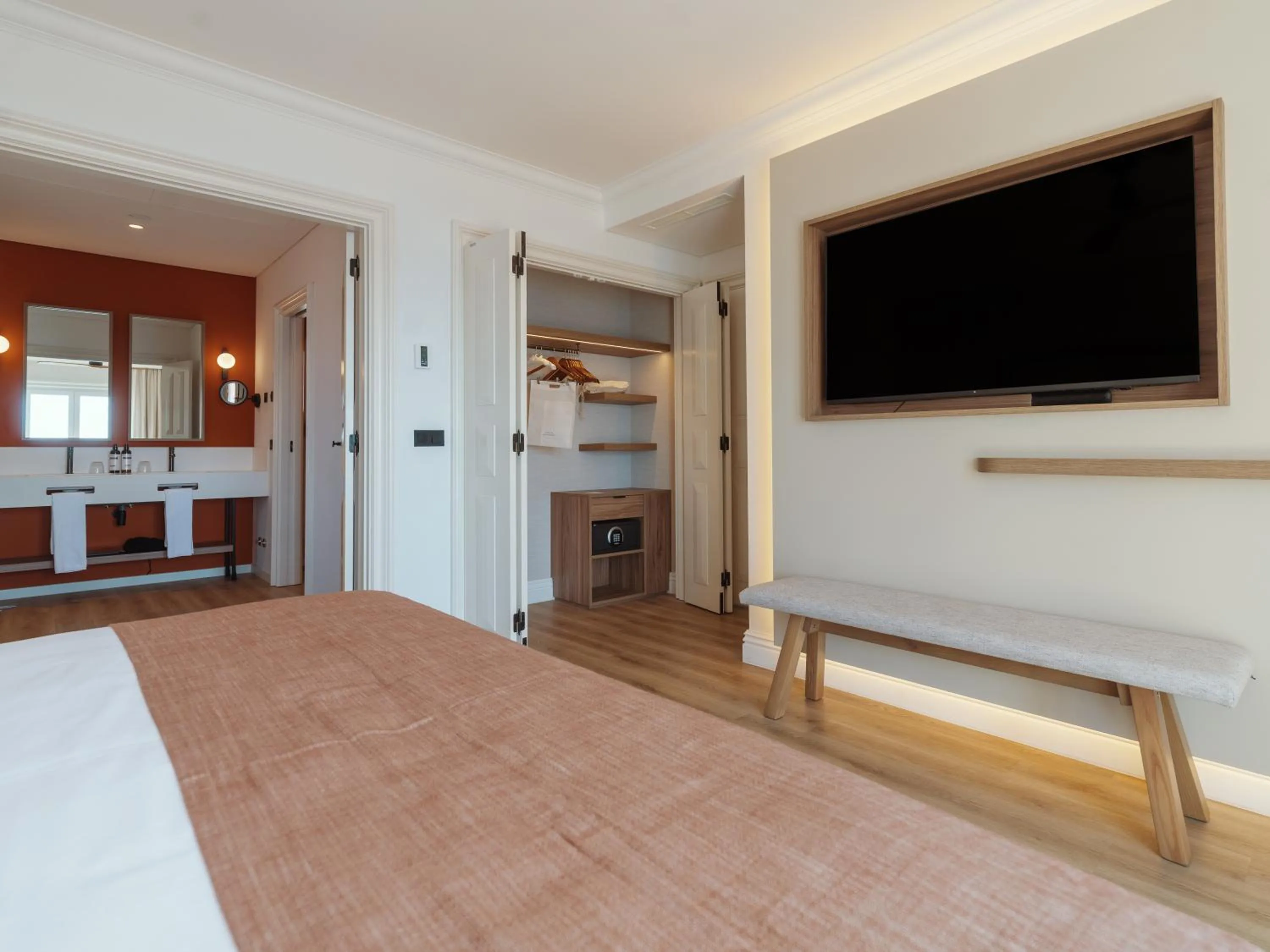 TV and multimedia, Bed in Dreams Madeira Resort Spa & Marina