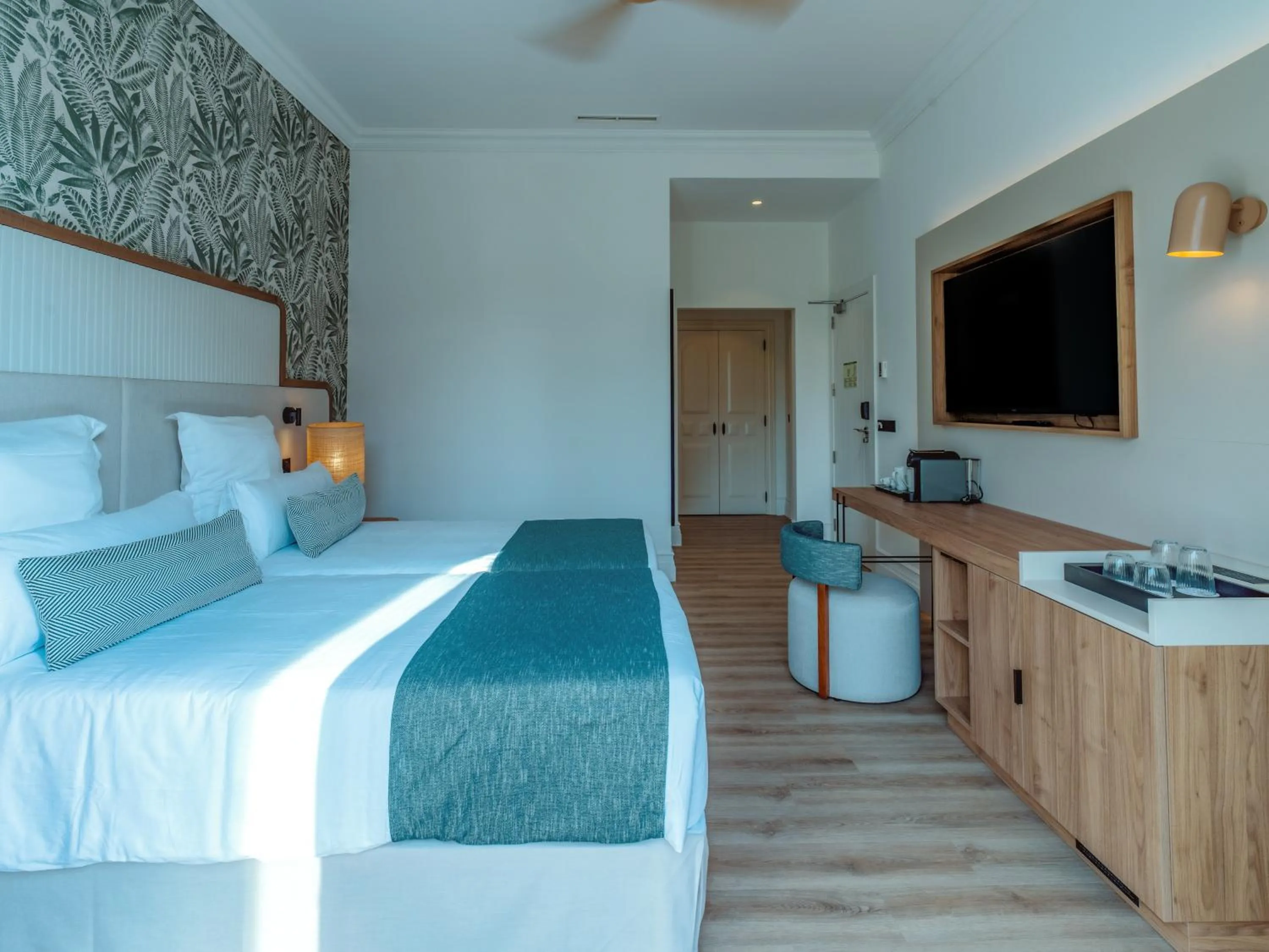 TV and multimedia, Bed in Dreams Madeira Resort Spa & Marina