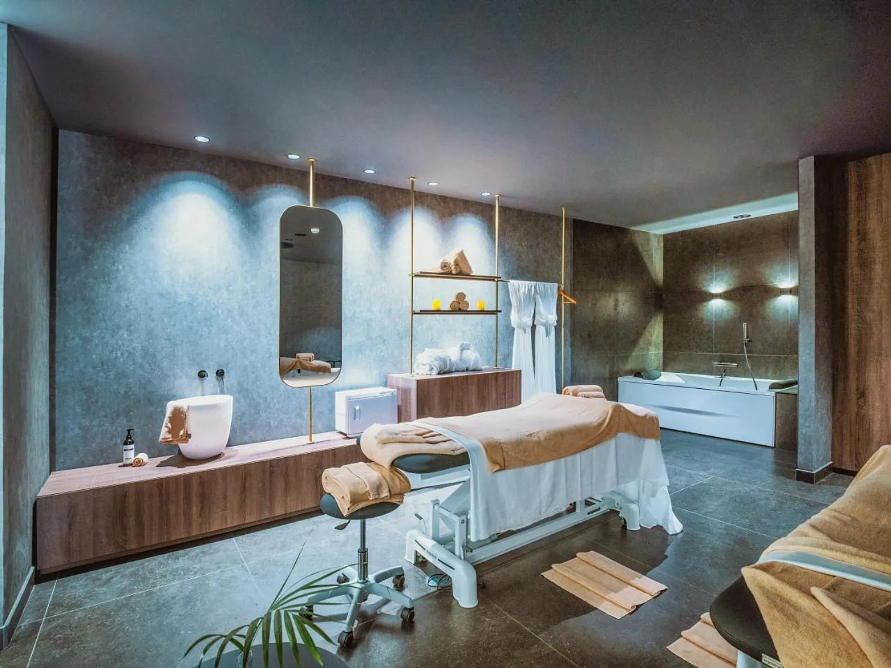 Massage, Bed in Dreams Madeira Resort Spa & Marina