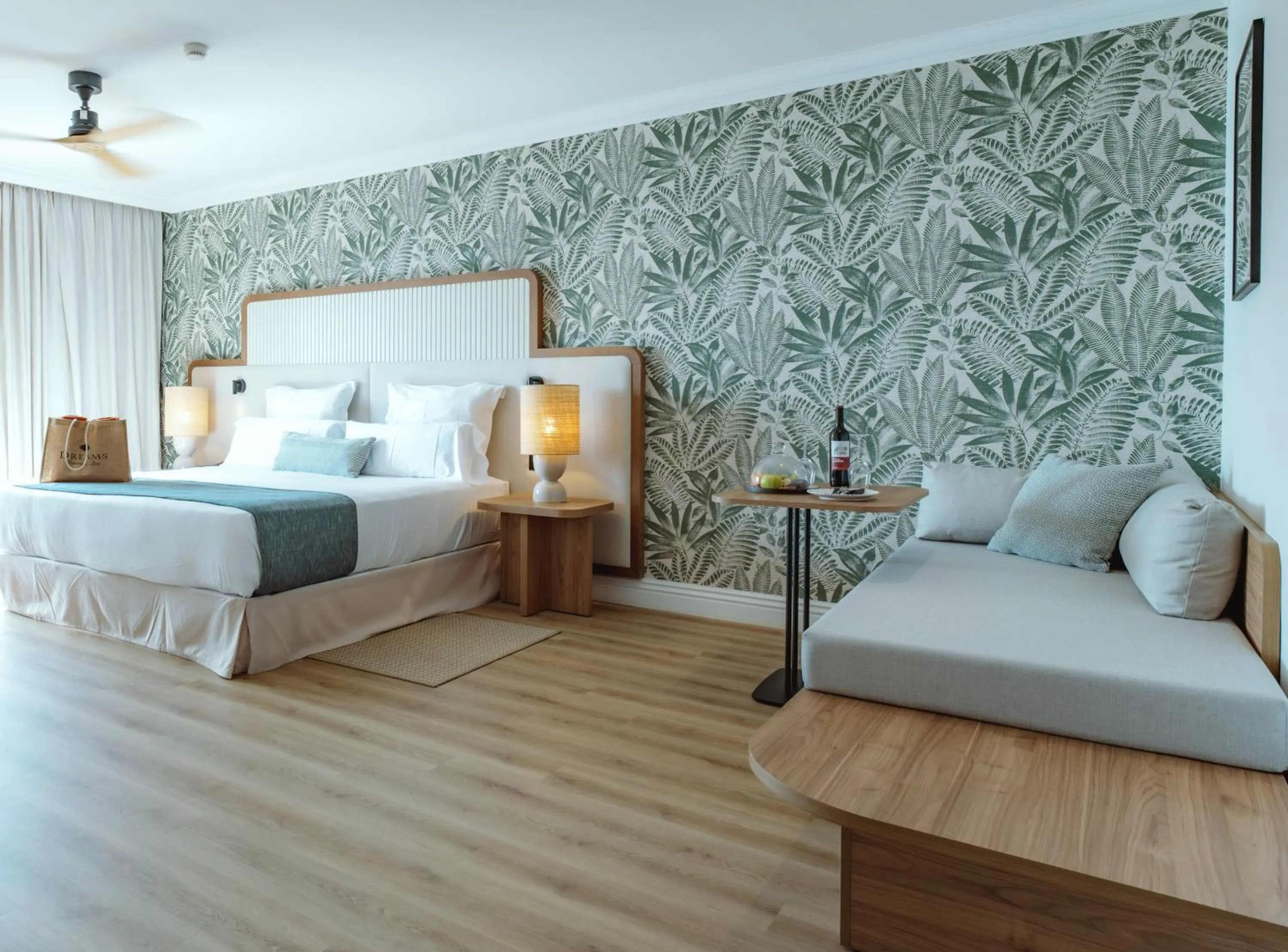 Bedroom, Bed in Dreams Madeira Resort Spa & Marina