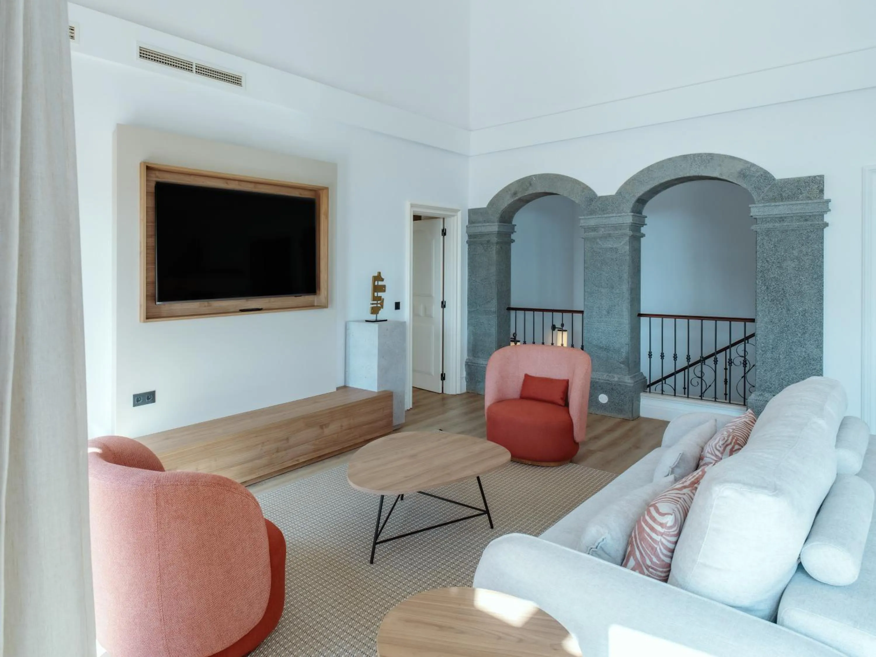 TV and multimedia in Dreams Madeira Resort Spa & Marina