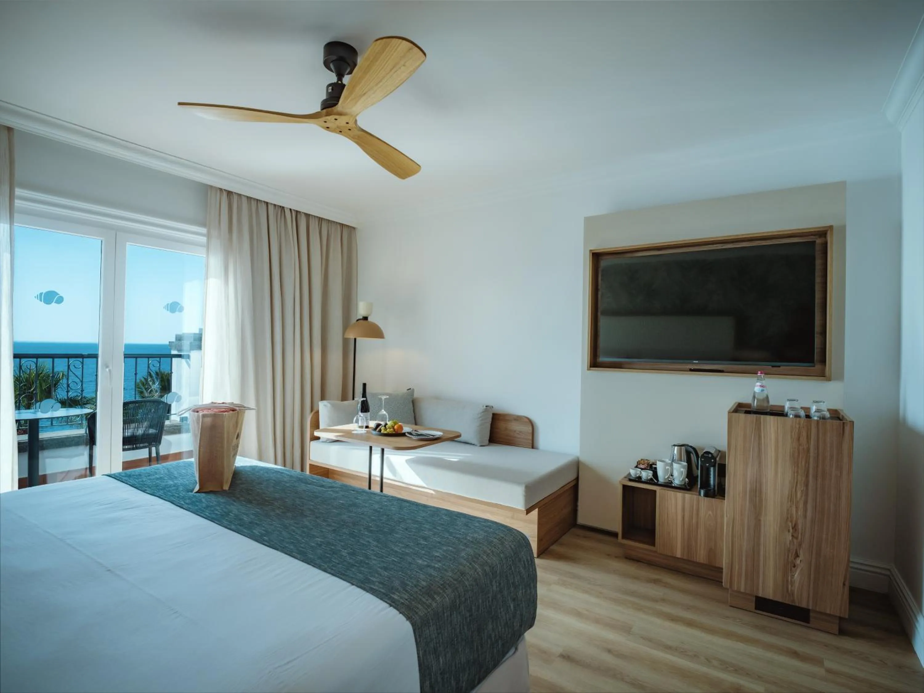 TV and multimedia, Bed in Dreams Madeira Resort Spa & Marina