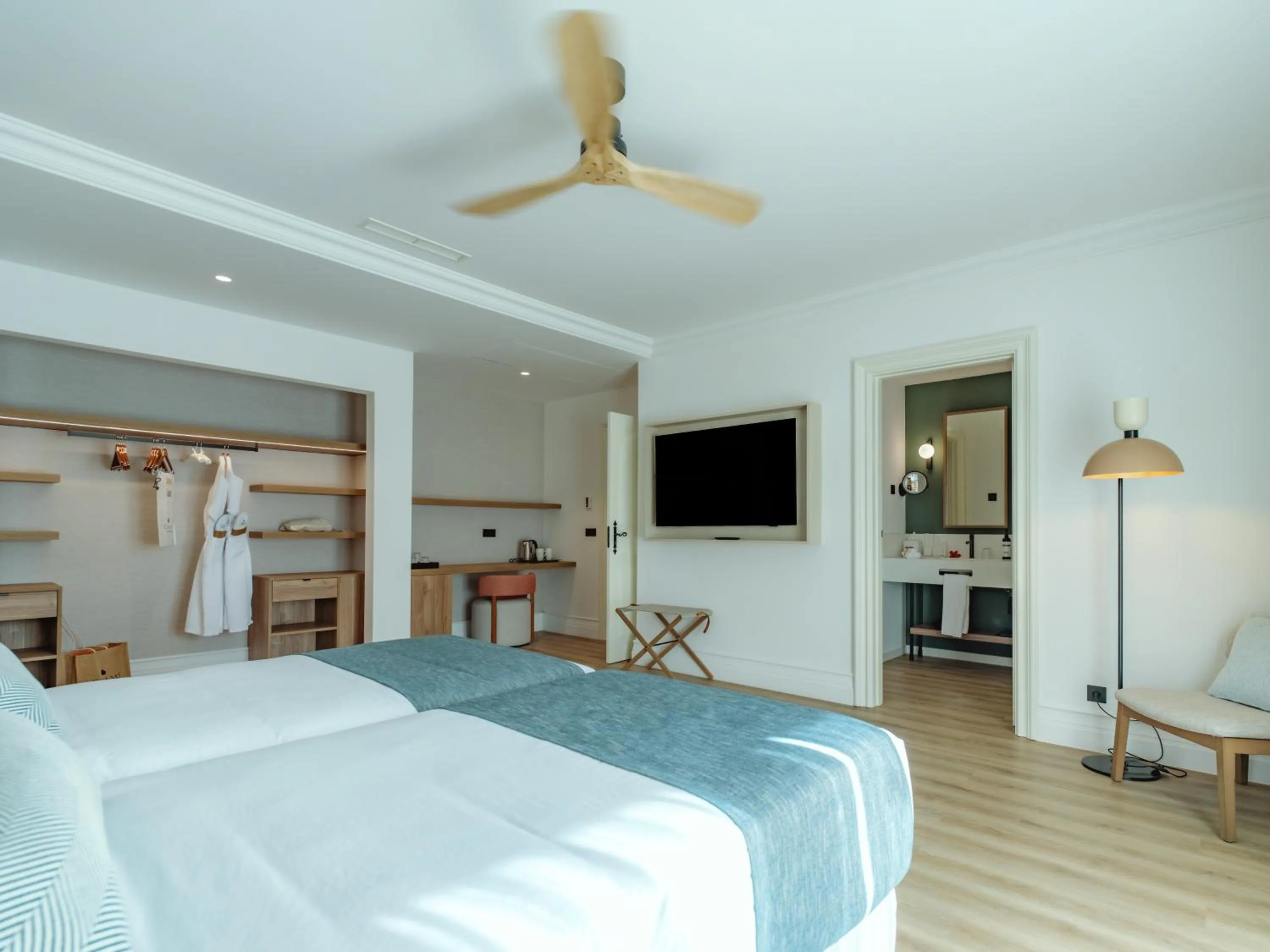 TV and multimedia, Bed in Dreams Madeira Resort Spa & Marina