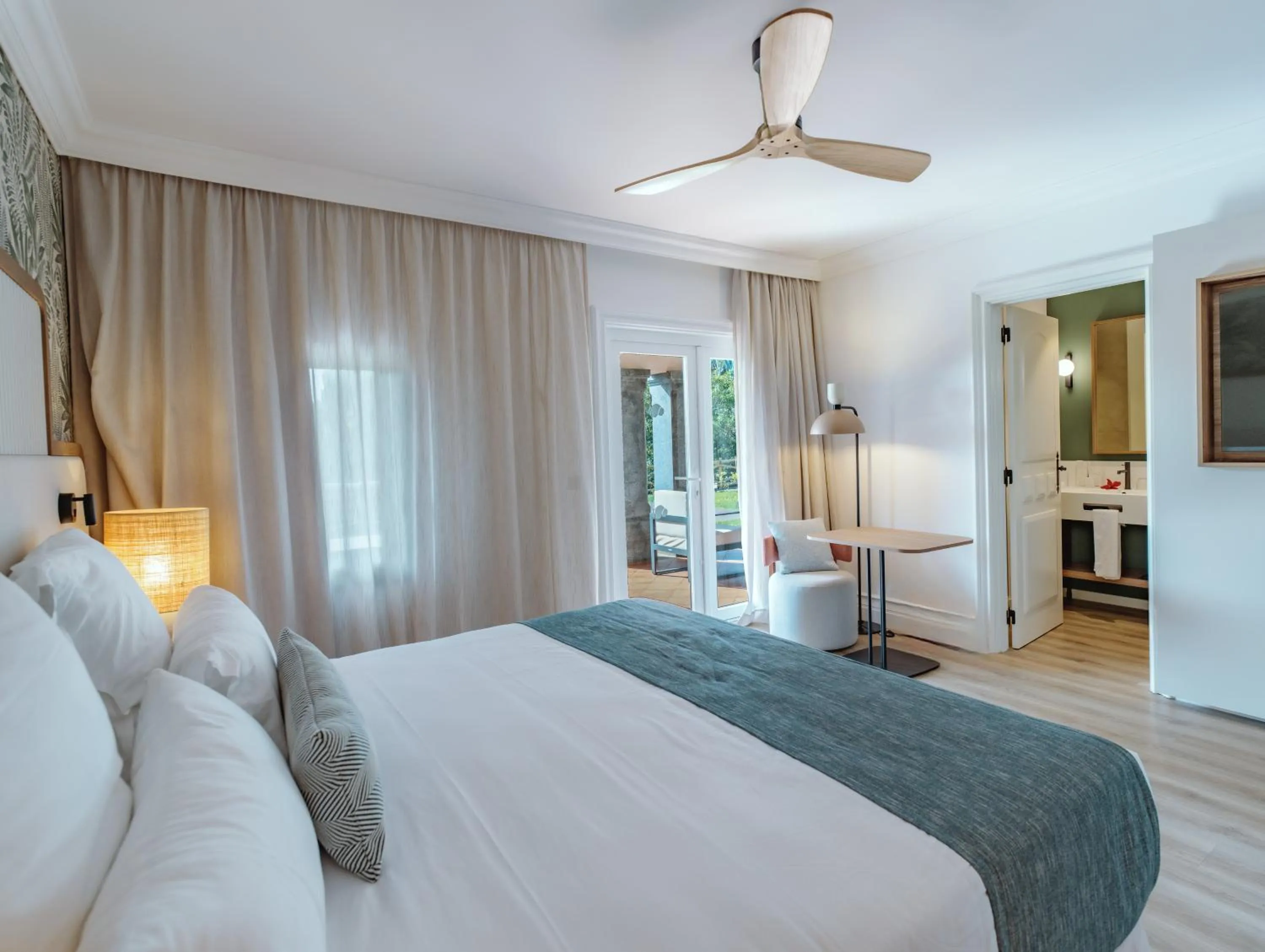 Bedroom, Bed in Dreams Madeira Resort Spa & Marina