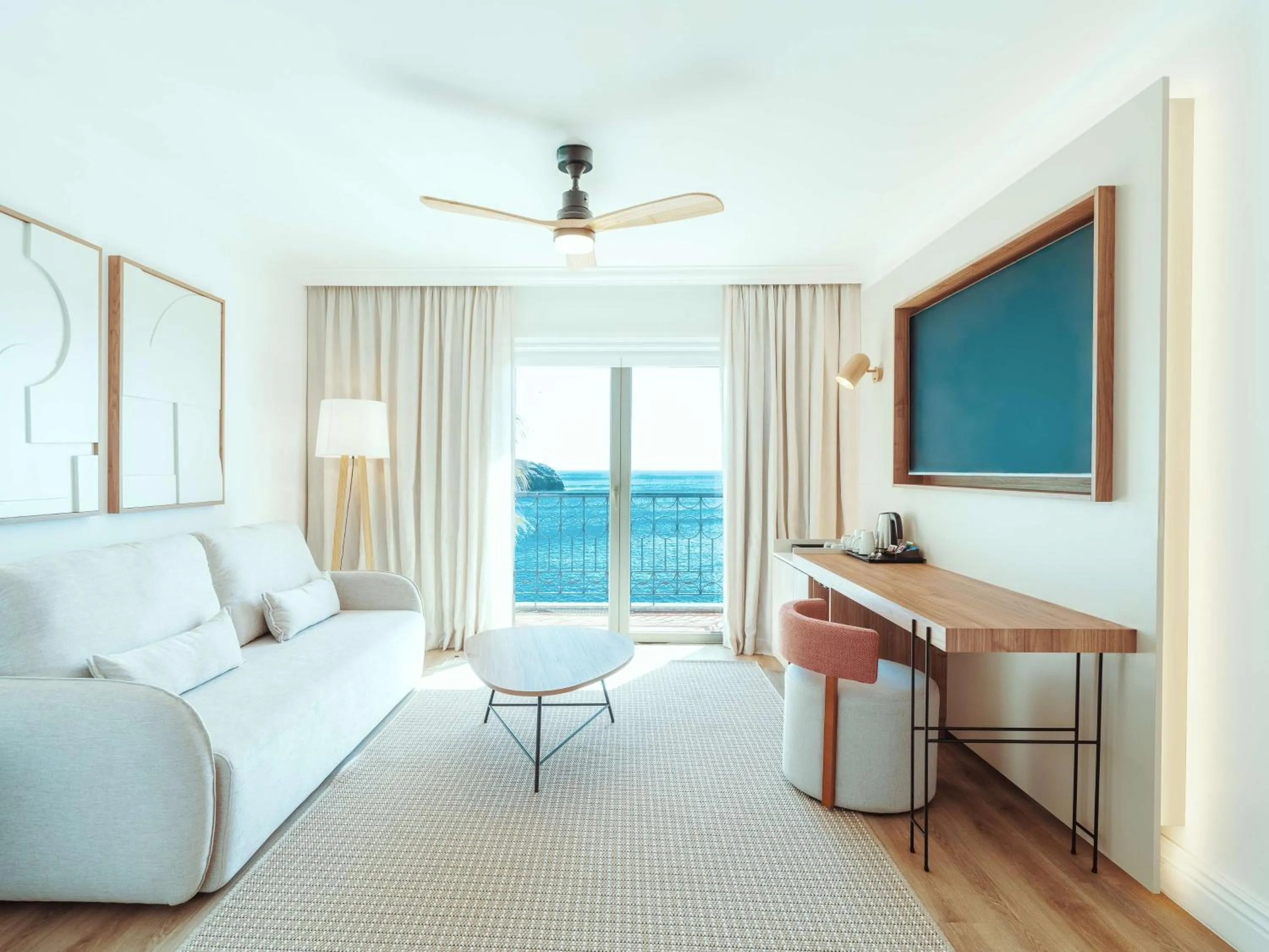 Photo of the whole room, Bed in Dreams Madeira Resort Spa & Marina