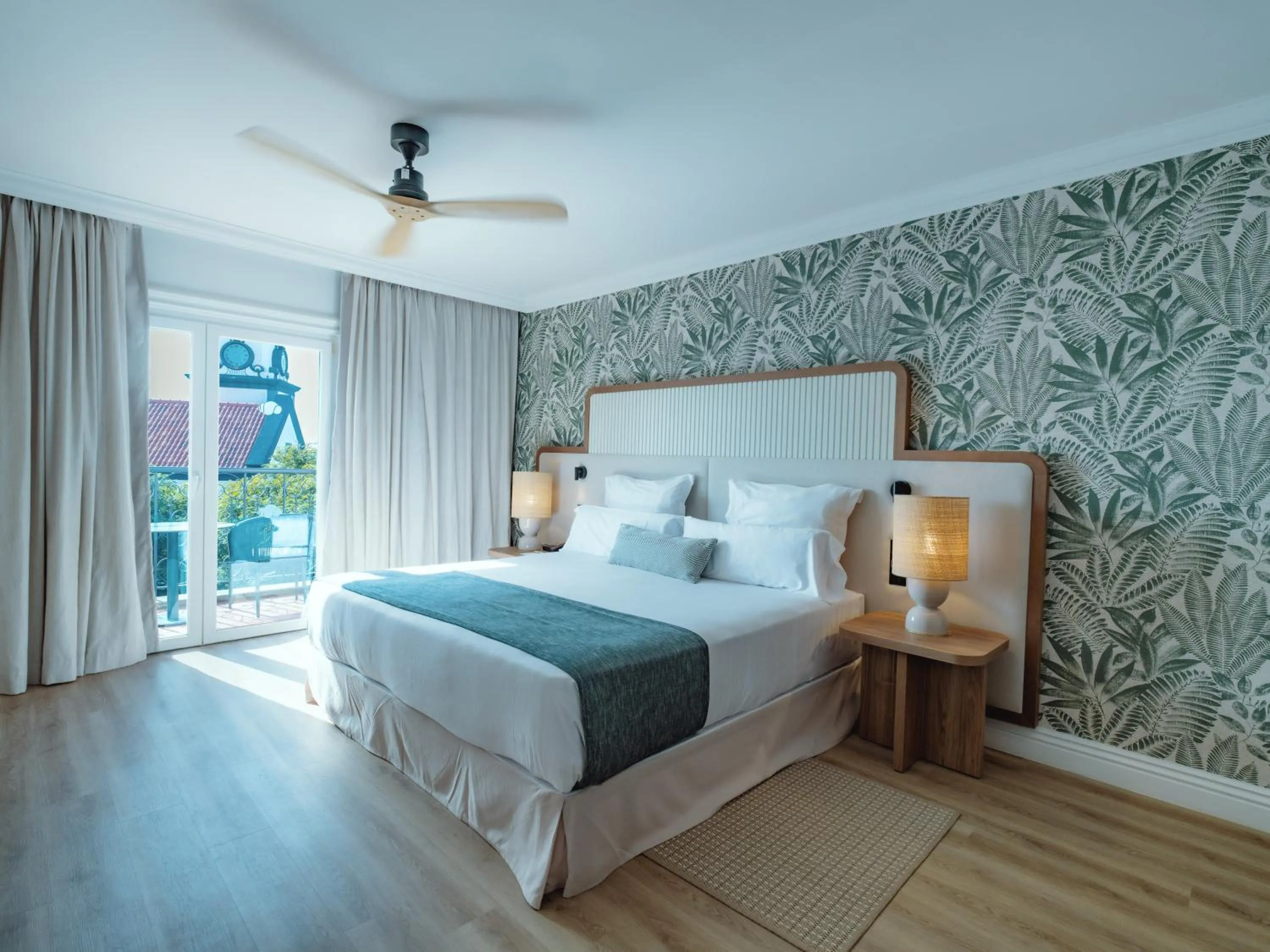 Bedroom, Bed in Dreams Madeira Resort Spa & Marina