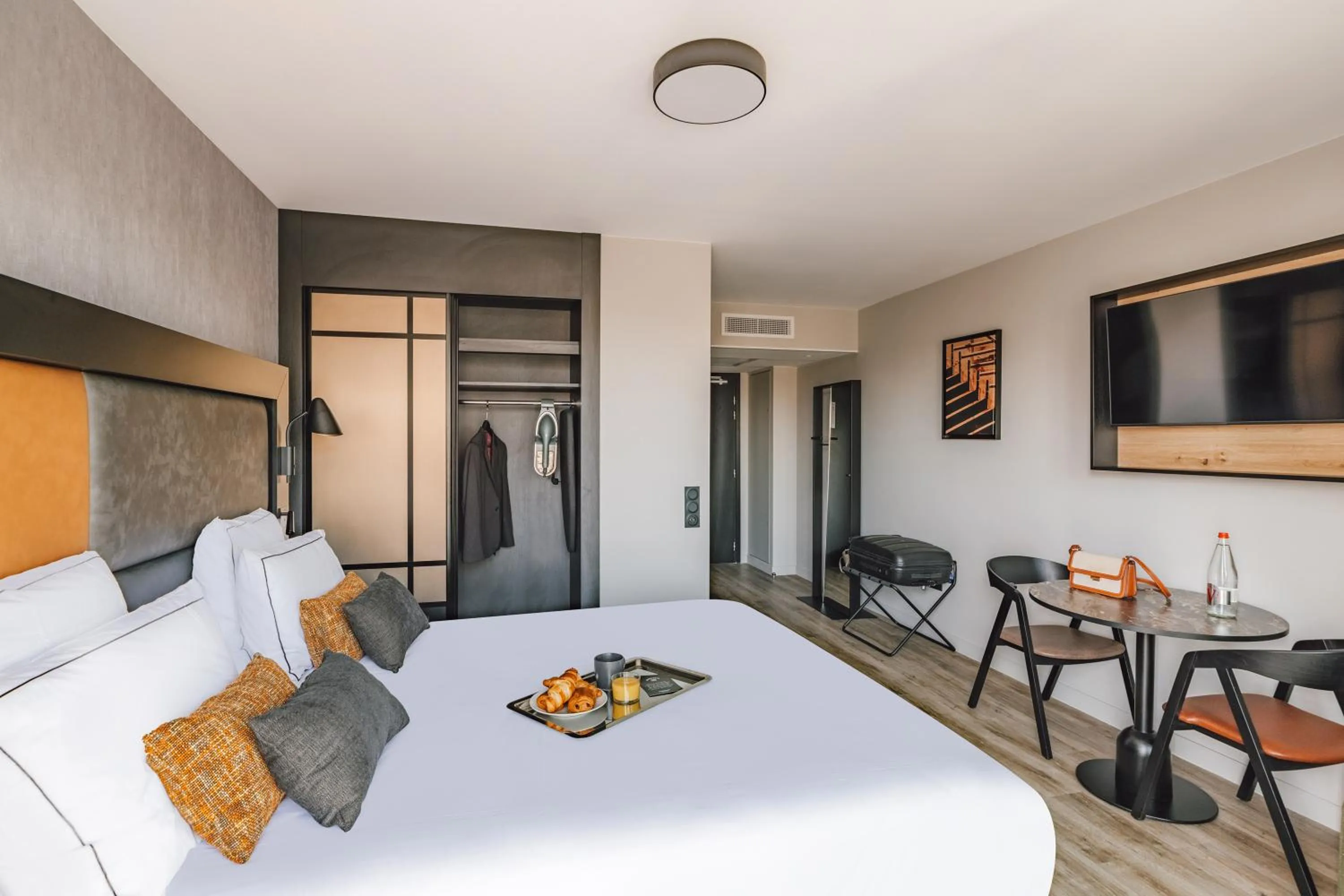 Bed in Appart'City Collection Paris Gare de Lyon