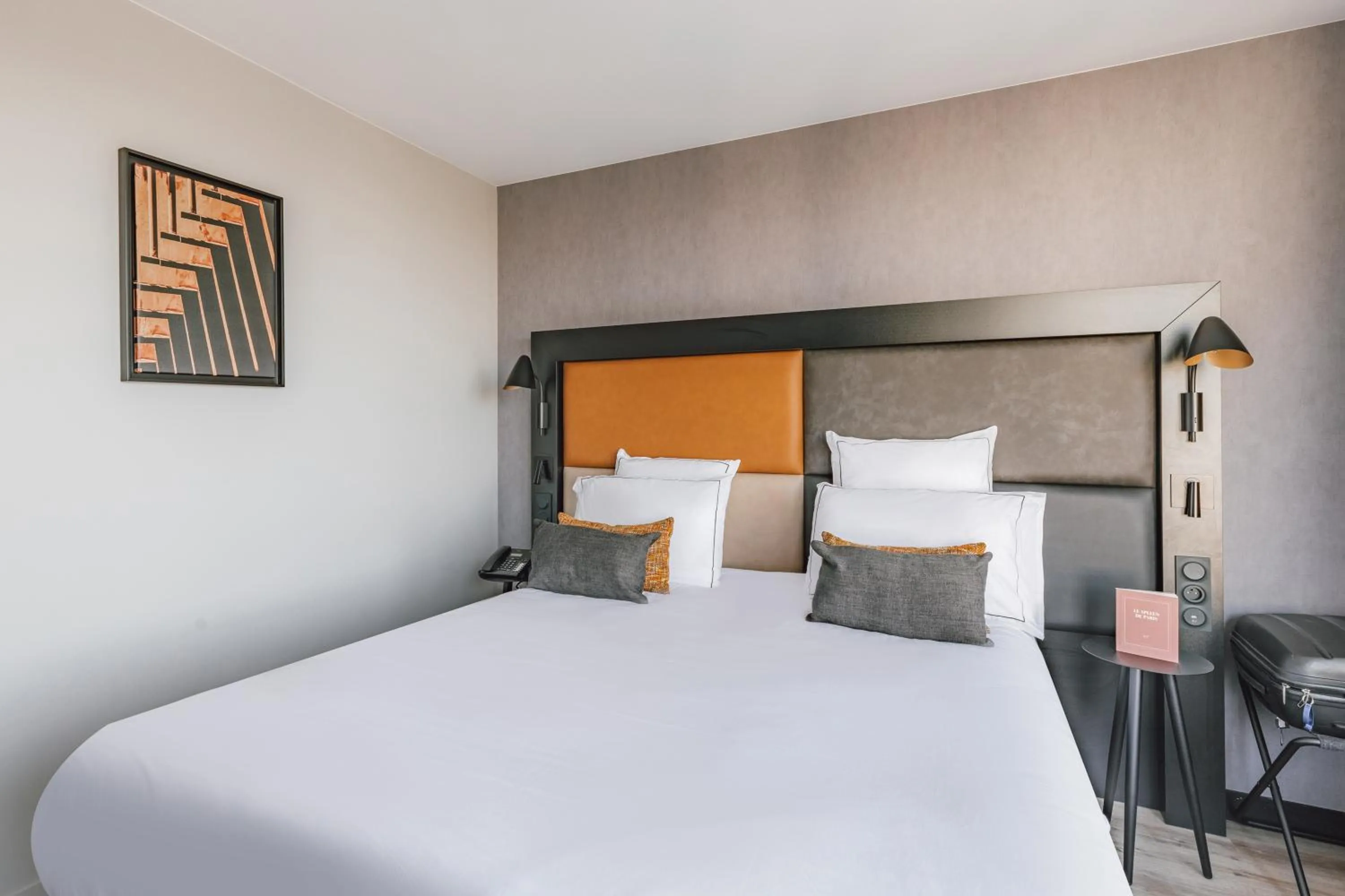 Bed in Appart'City Collection Paris Gare de Lyon