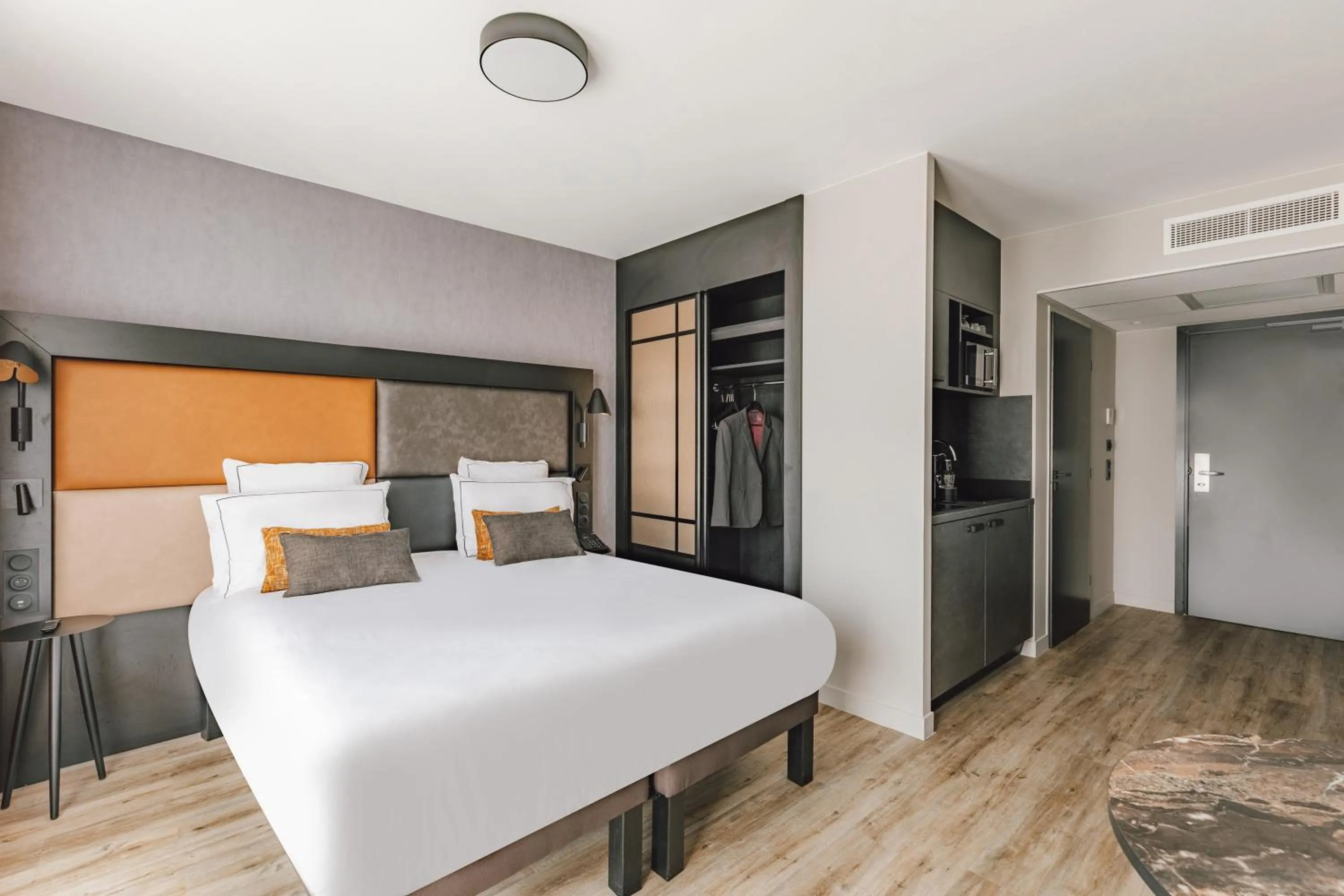 Bed in Appart'City Collection Paris Gare de Lyon