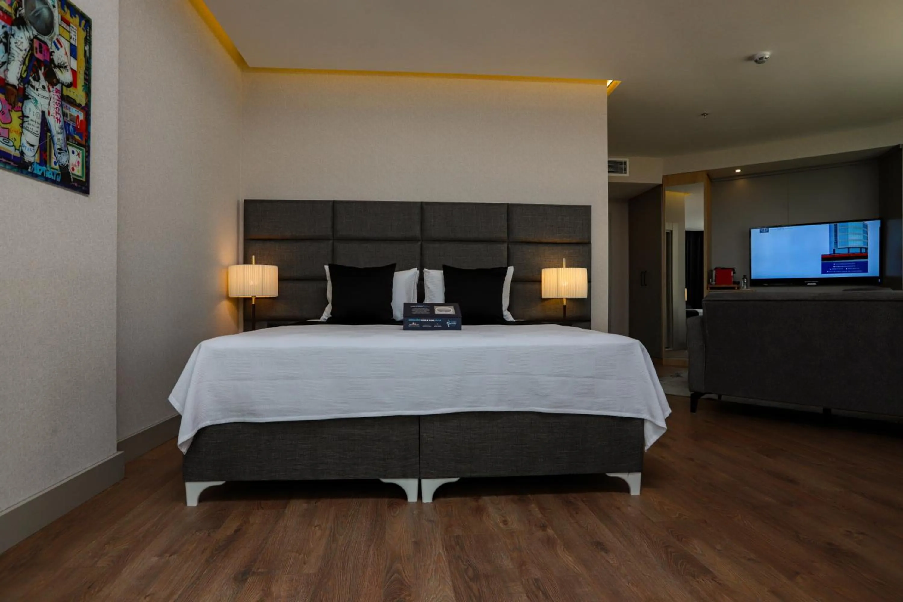Bedroom, Bed in Brand Business Hotel