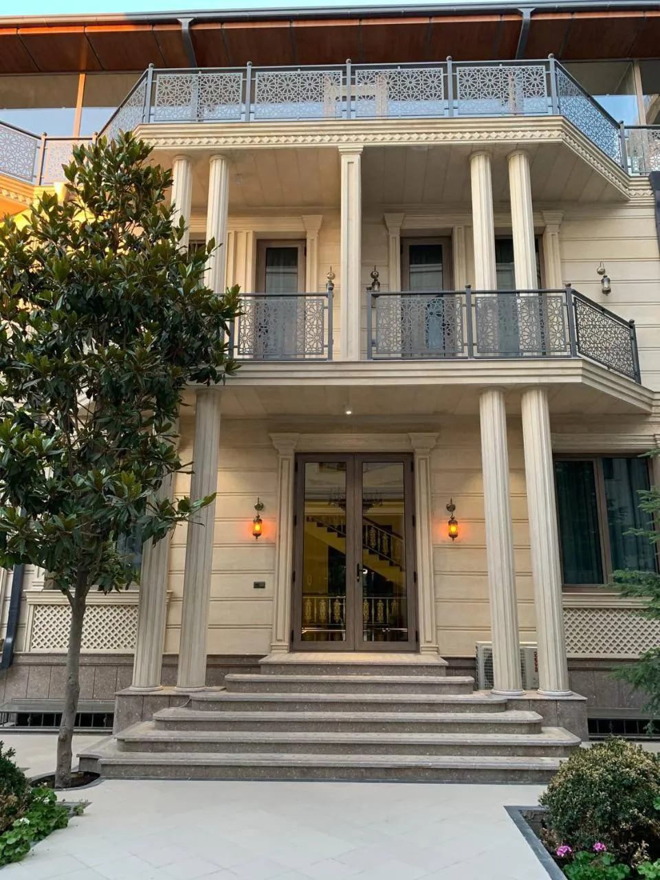 Facade/entrance in Nur Makon Hotel