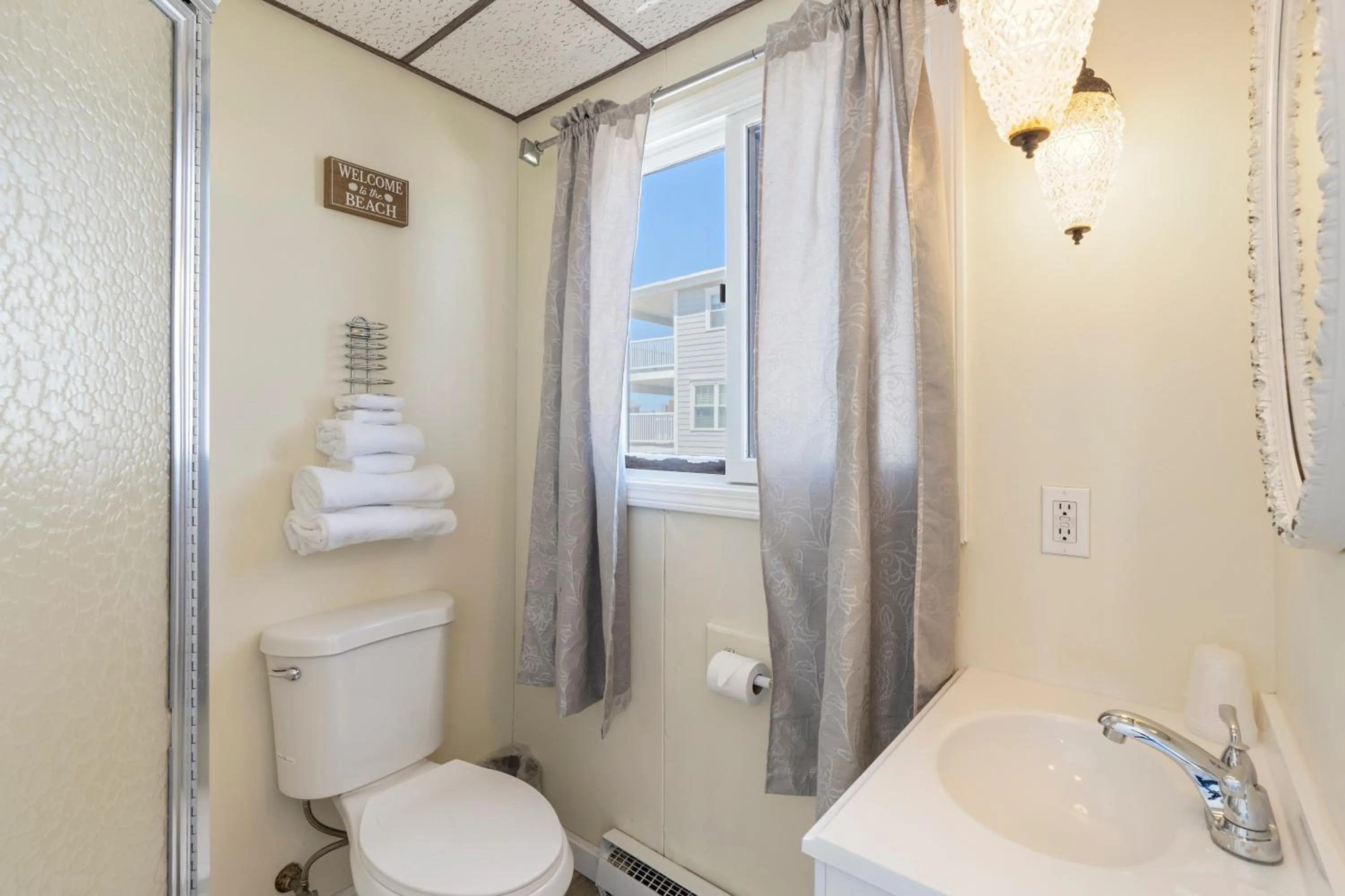 Shower in The Carolina Motel