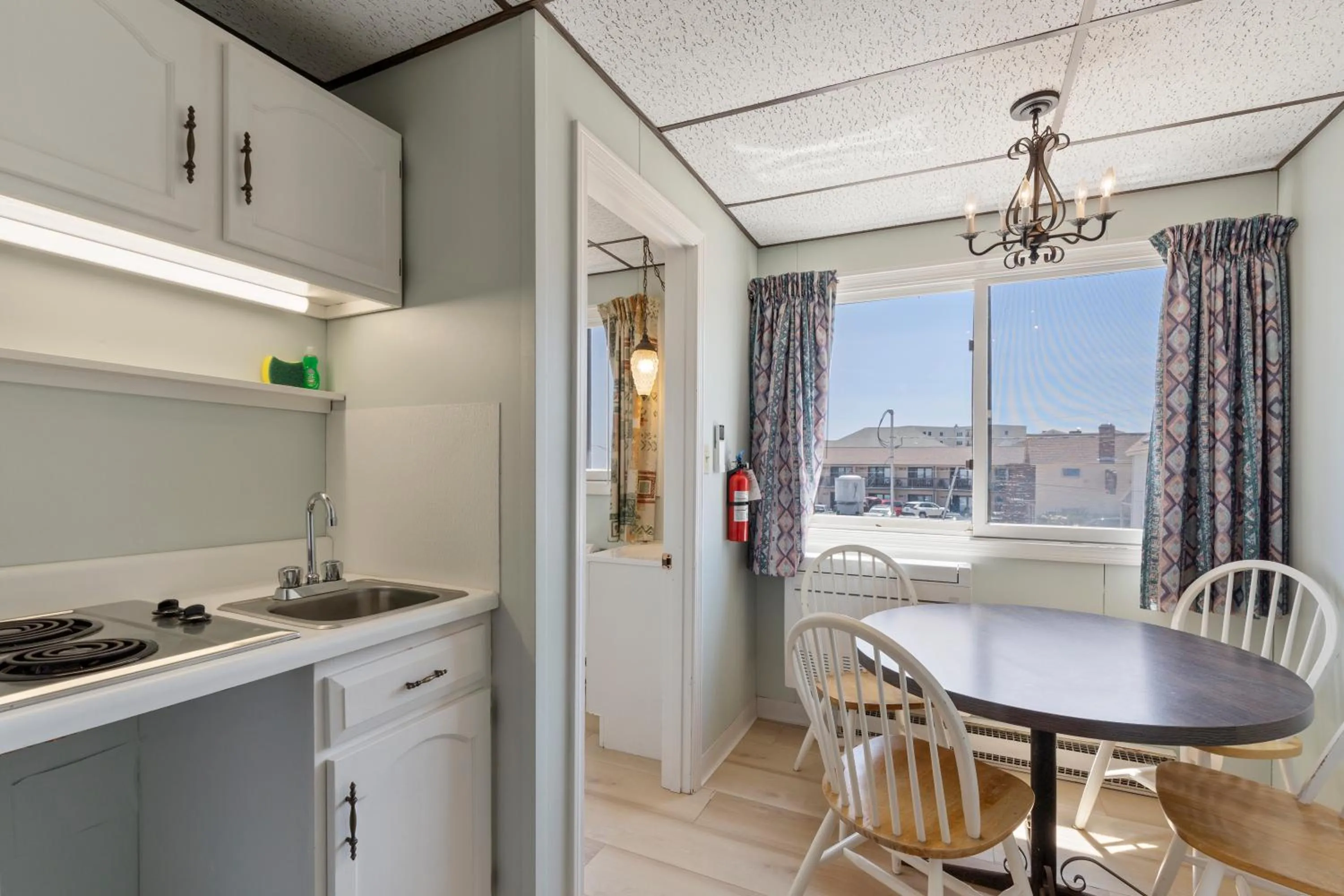Kitchen or kitchenette in The Carolina Motel