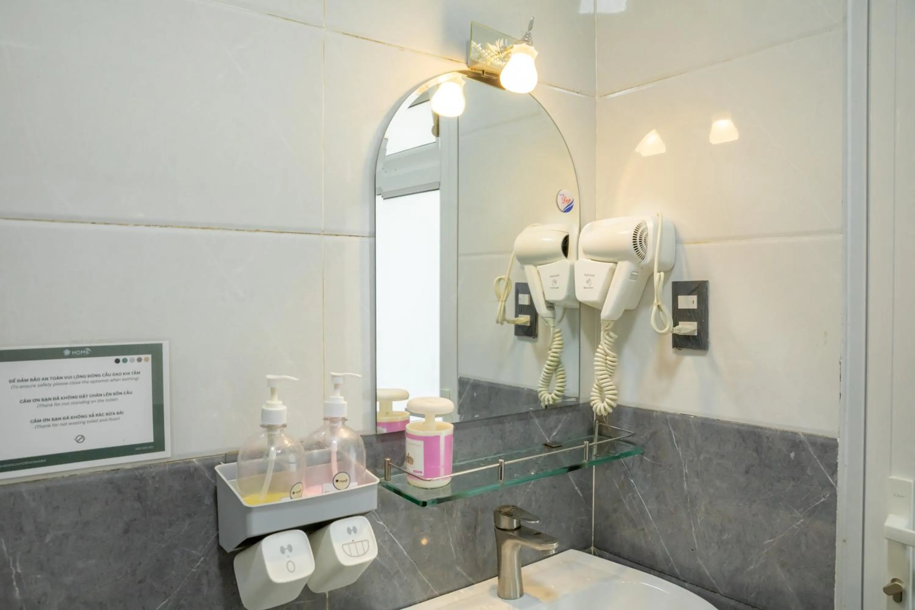 Shower in D Home Da Lat 3