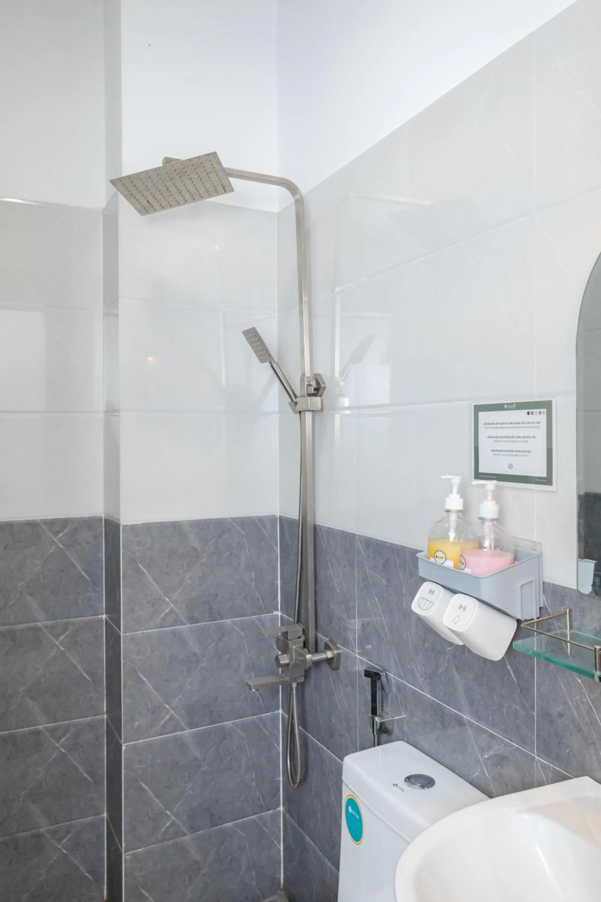 Shower in D Home Da Lat 3