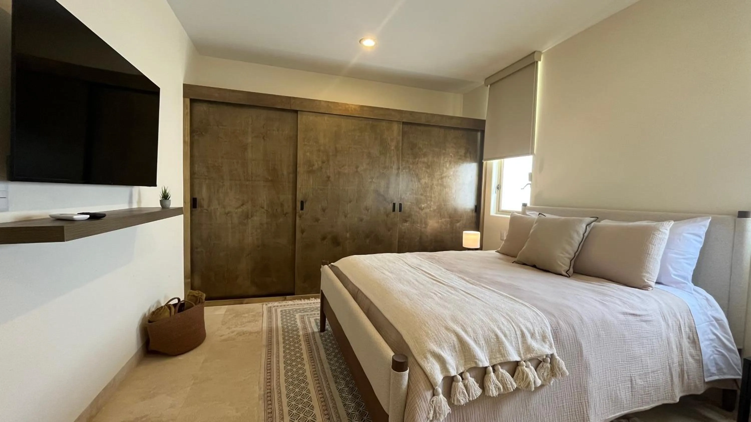 Bed in Beautyful and stuning condo 3bd