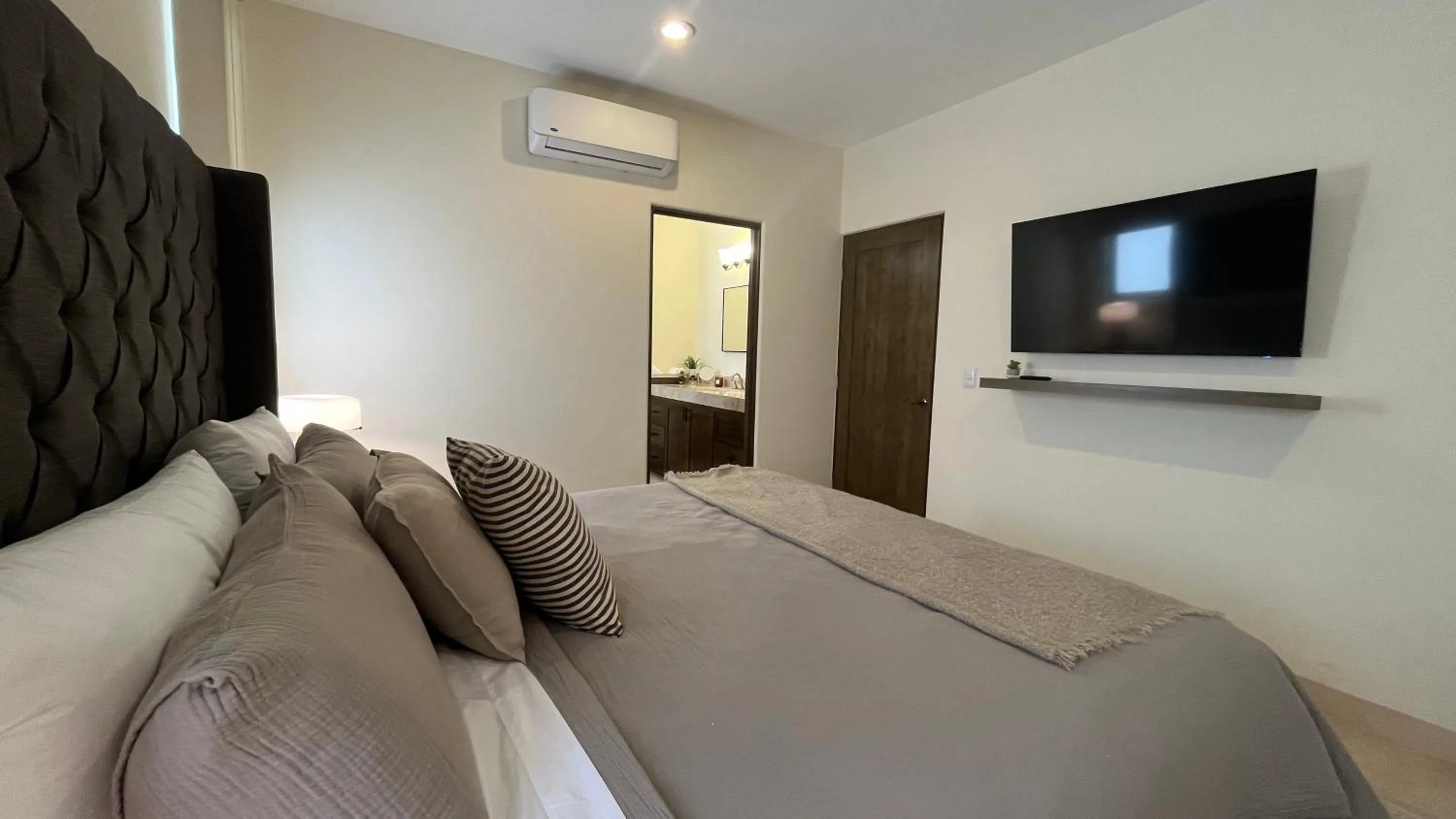 Bed in Beautyful and stuning condo 3bd