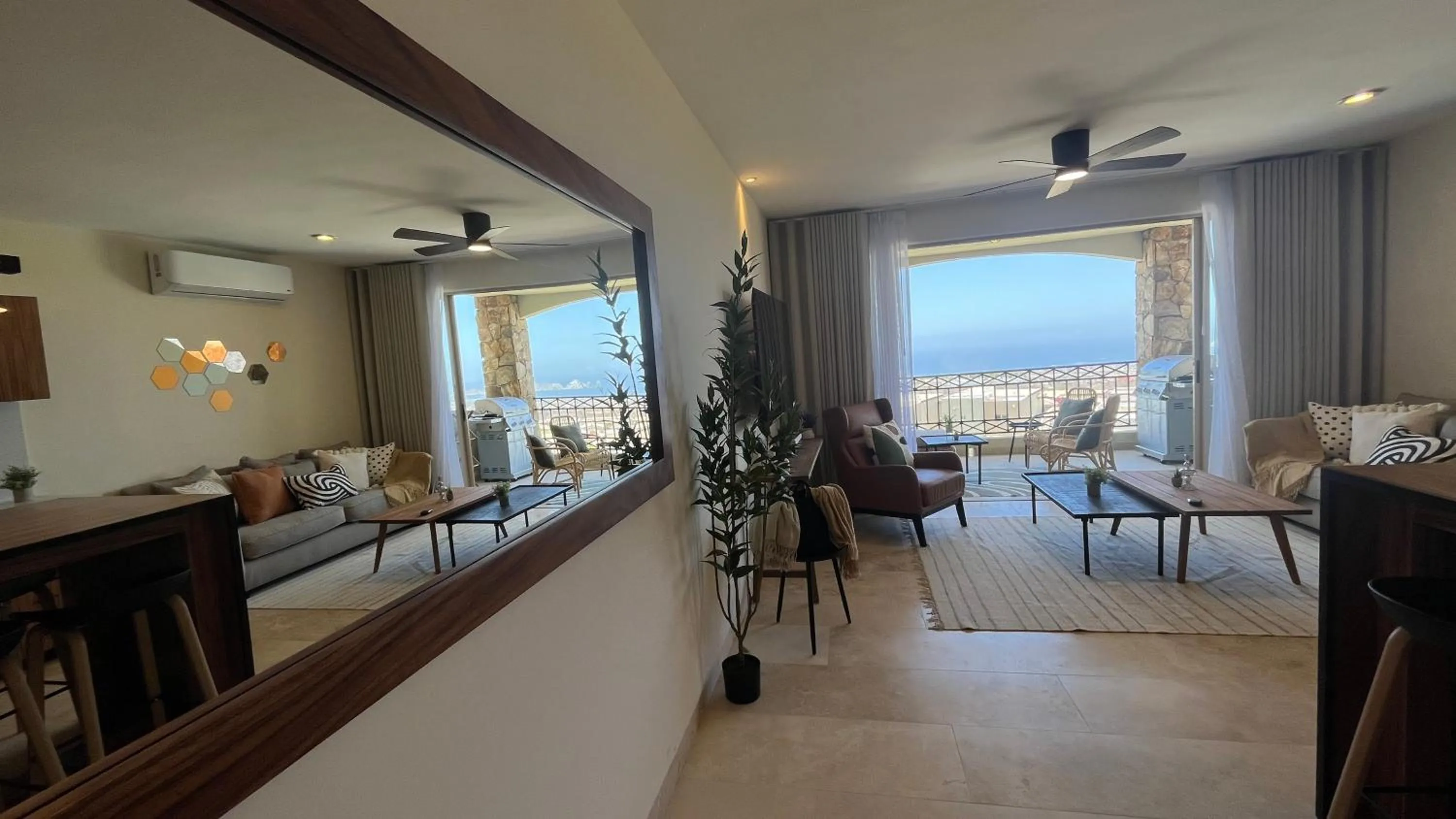 Seating area in Beautyful and stuning condo 3bd