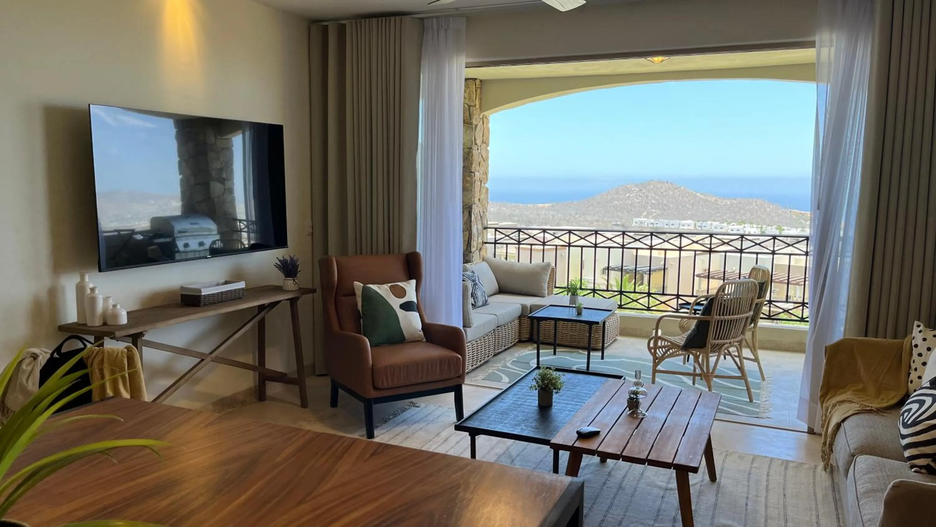 Communal lounge/ TV room in Beautyful and stuning condo 3bd