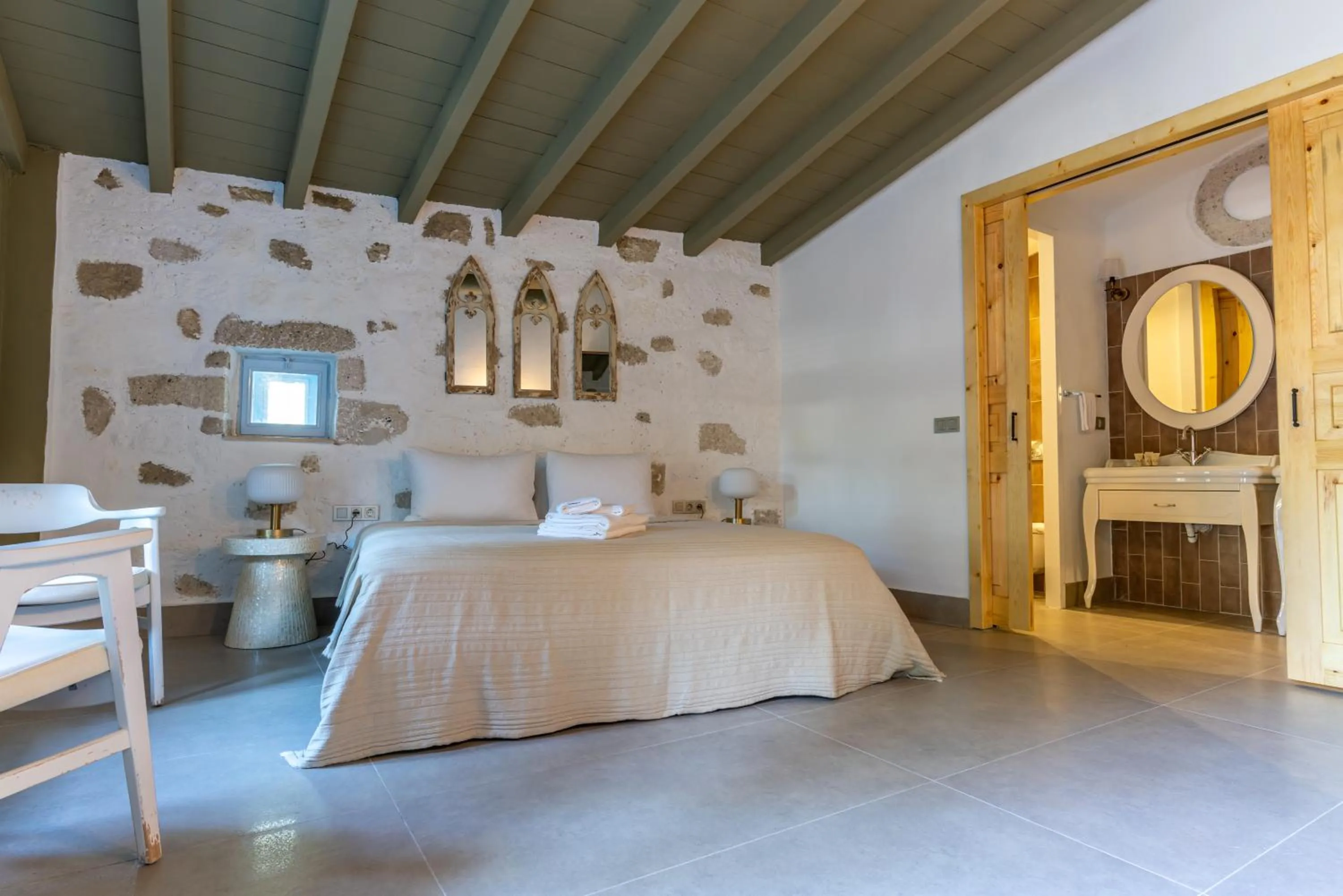 Bed in Alaçatı Taş Otel