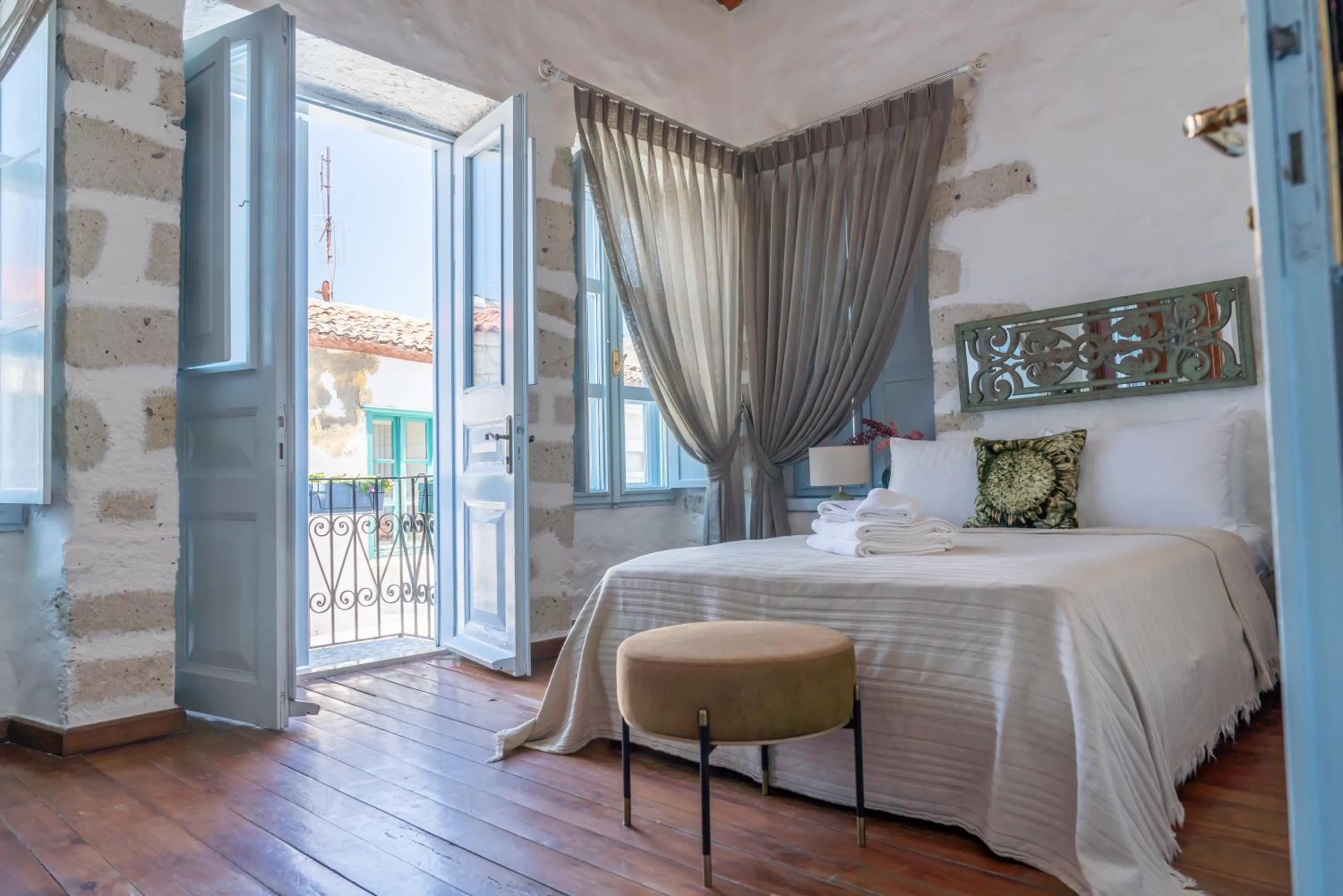 Balcony/Terrace, Bed in Alaçatı Taş Otel