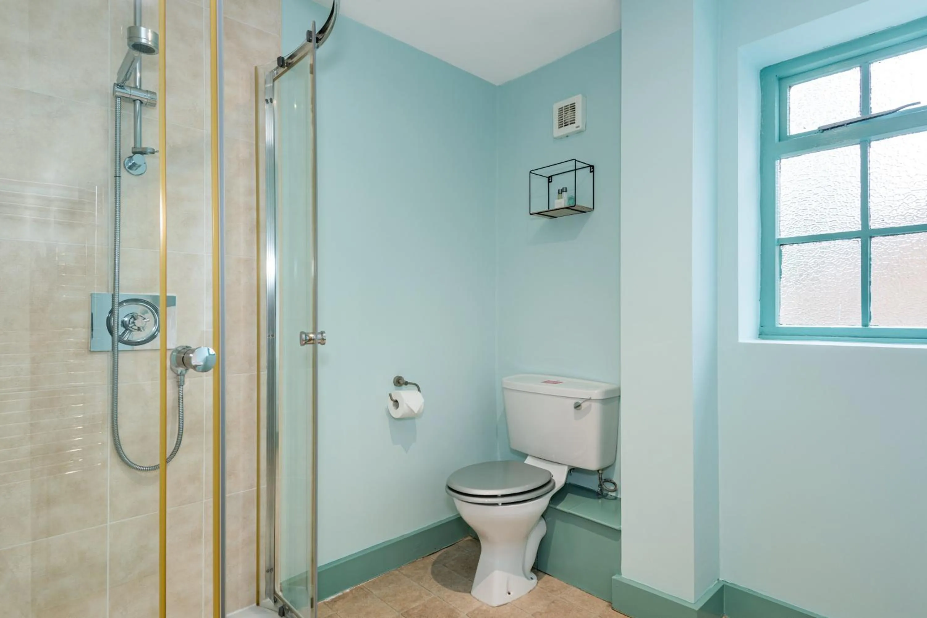 Shower in The Queens