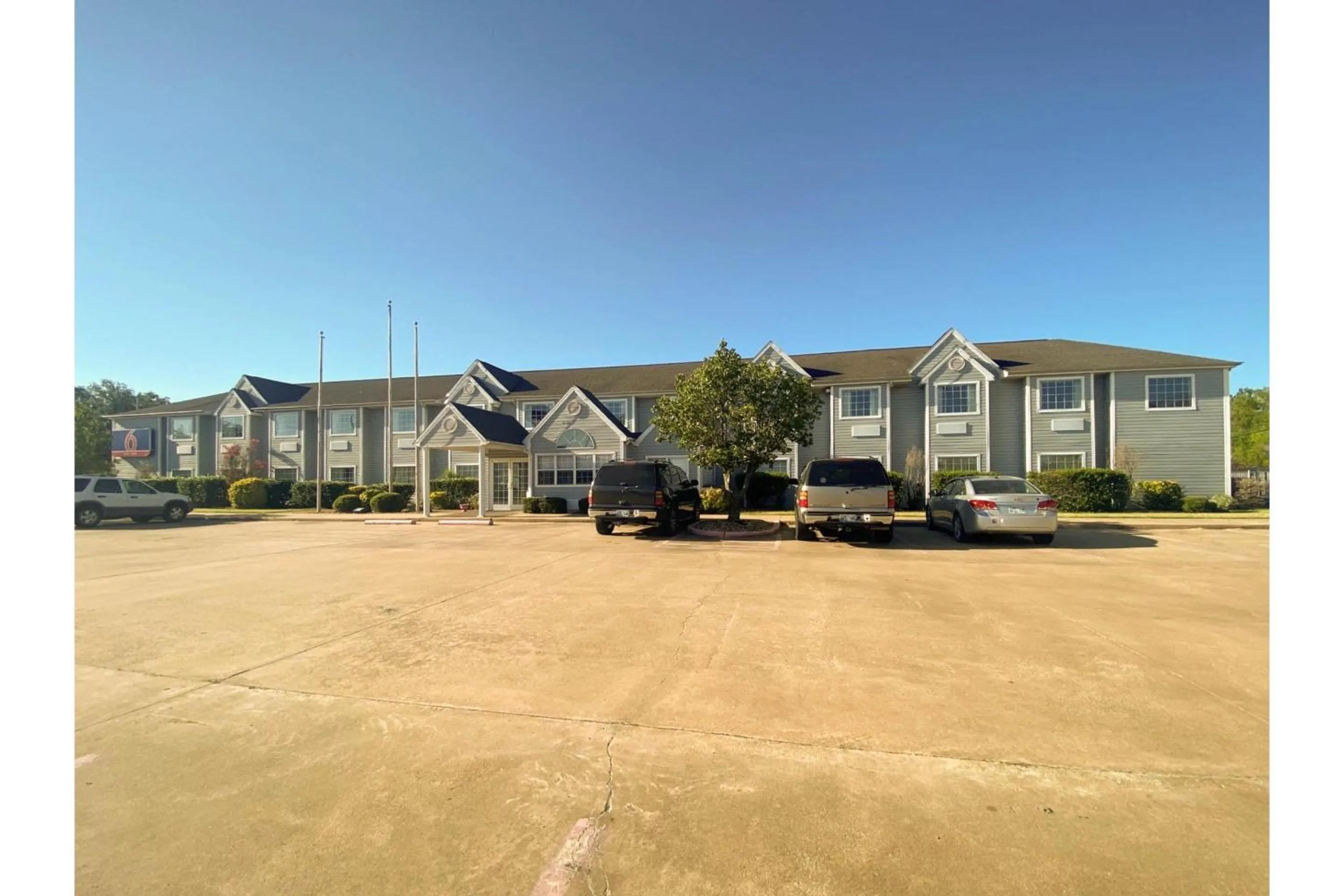 Property building in Studio 6 McAlester OK South