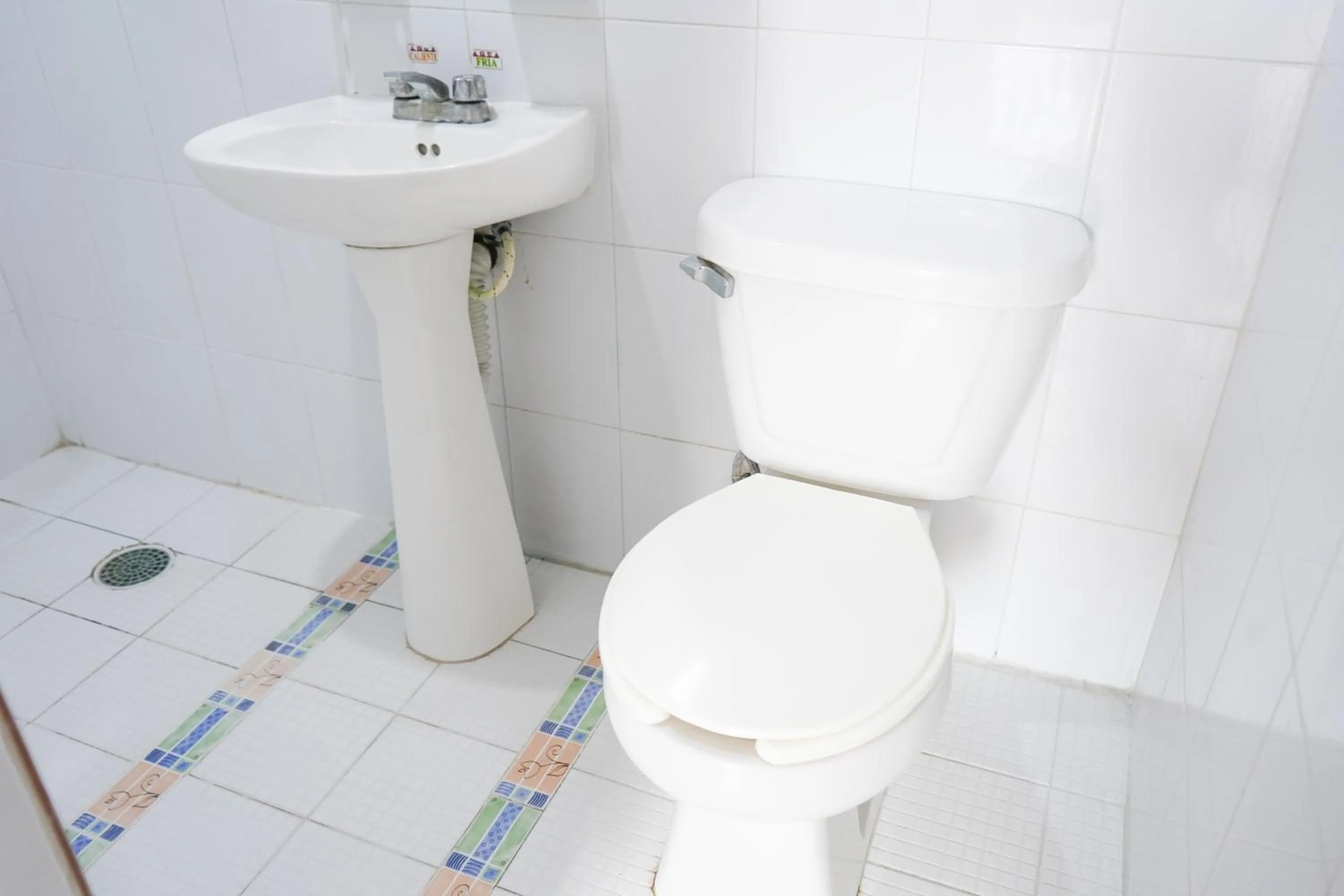 Bathroom in OYO Hotel El Conquistador